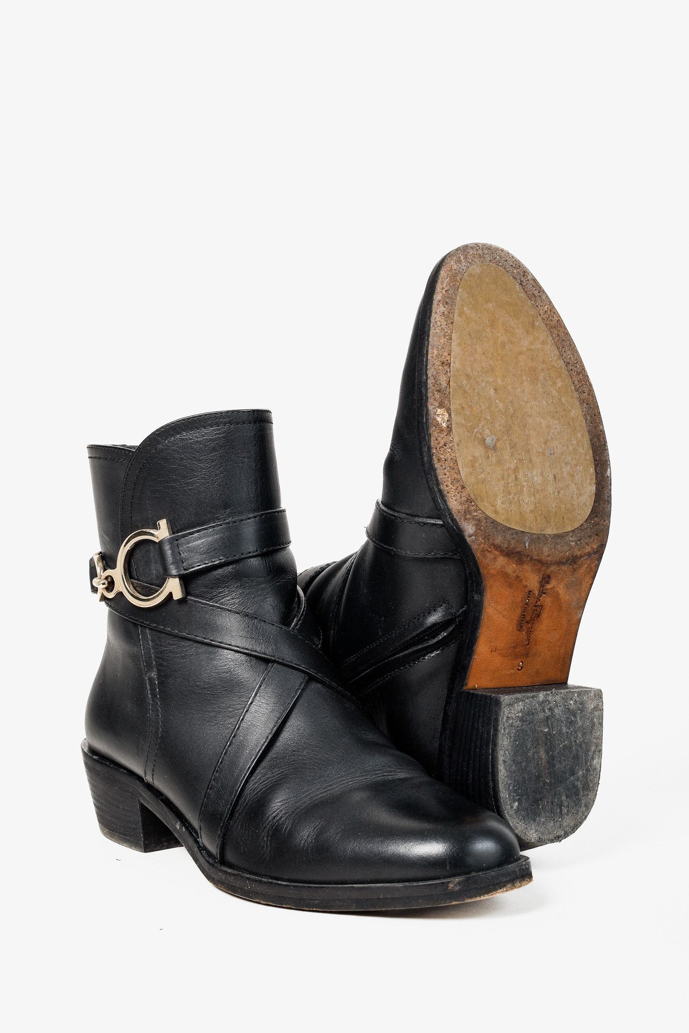Salvatore Ferragamo Salvatore Ferragamo Shadi Gancini Leather Ankle Boot Size US 9 / IT 39 - 2 Thumbnail