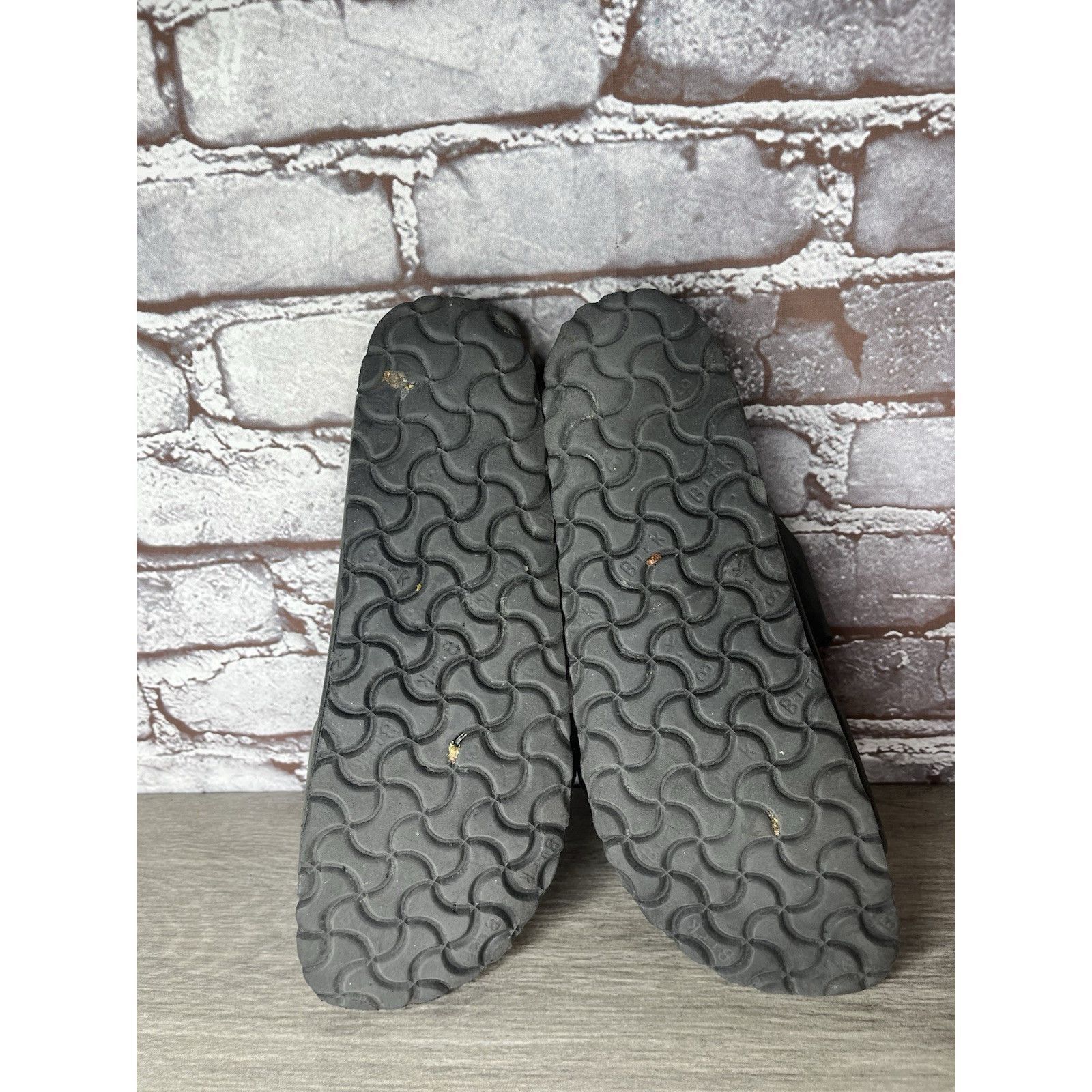 Birkenstock Birkenstock Arizona Black Leather Oiled Slides Sandals Women Size US 9 / IT 39 - 6 Thumbnail