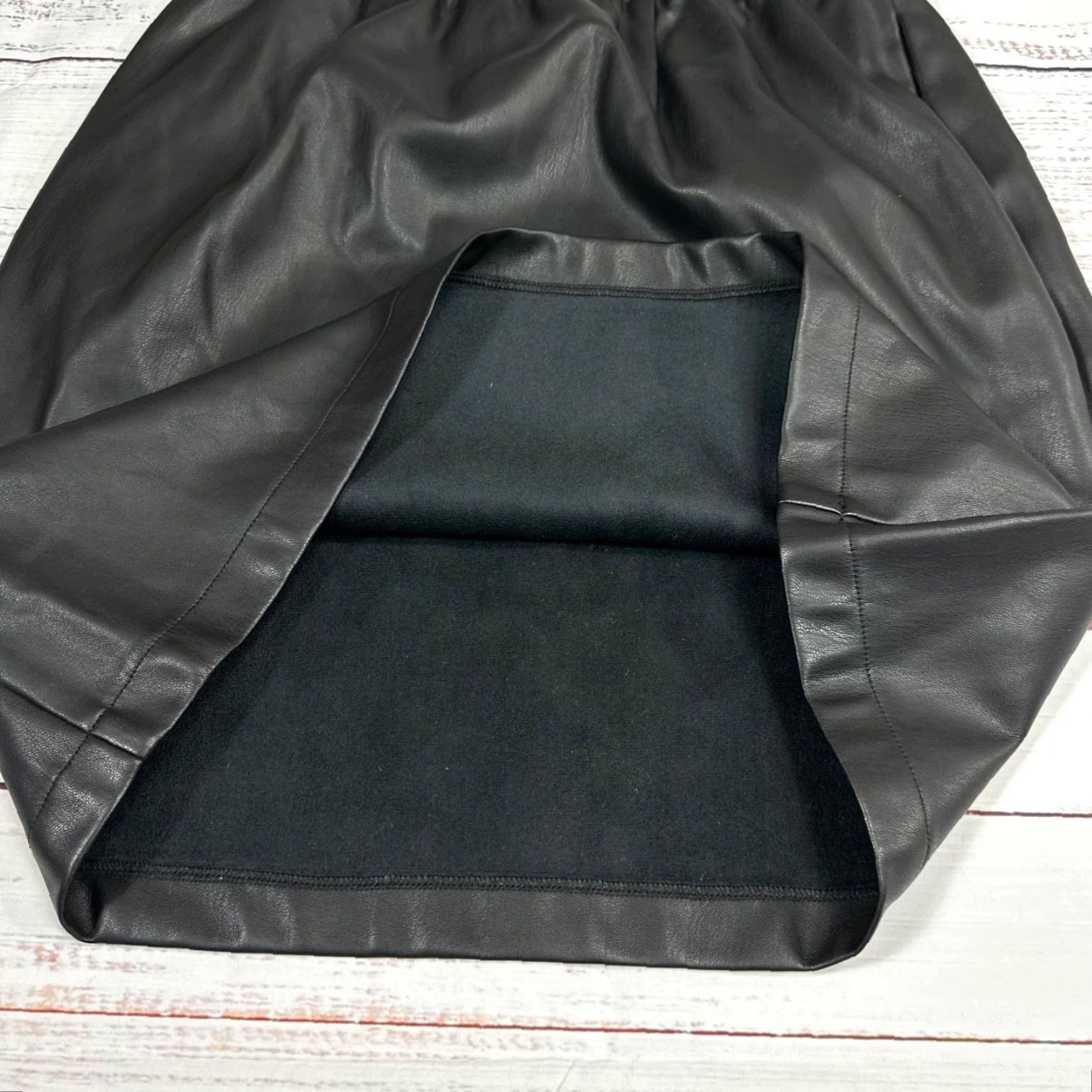 J.Crew J.CREW Universal Standard Womens Faux Leather Skirt S Black Knee Length Size 28" / US 6 / IT 42 - 6 Thumbnail