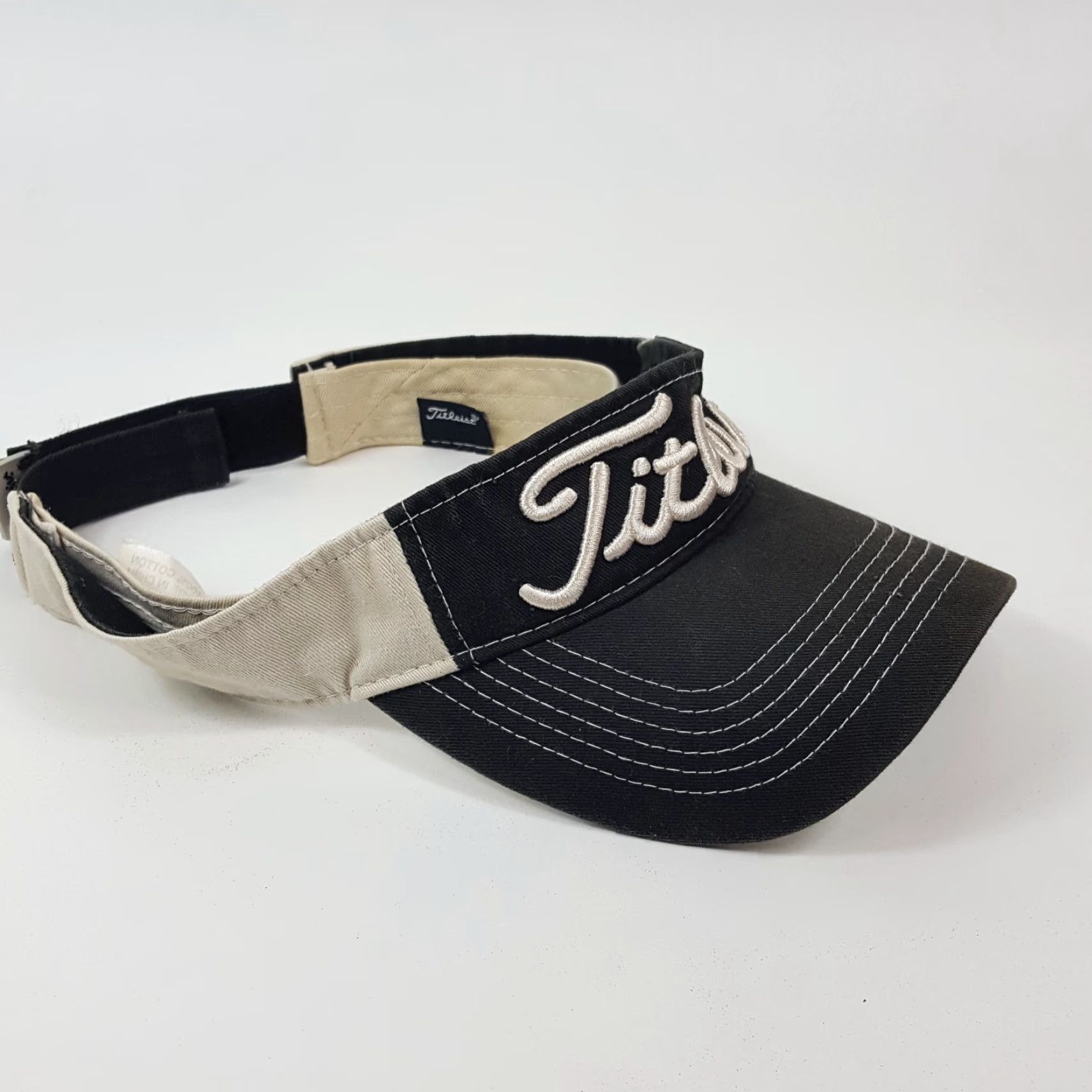 Titleist VINTAGE Titleist Golf Visor Adjust. Black Hat One Size Men Adjustable Retro Logo Golfing Preppy Black Visor 90s 00s USA Mens Size ONE SIZE - 4 Thumbnail
