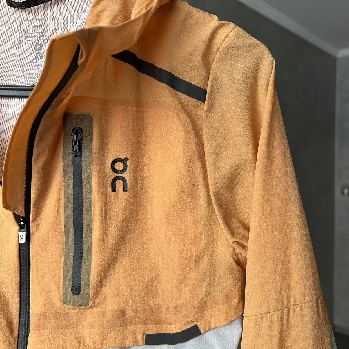 On On Running Weather Jacket Lightweight Windbreaker Size XS / US 0-2 / IT 36-38 - 5 Thumbnail