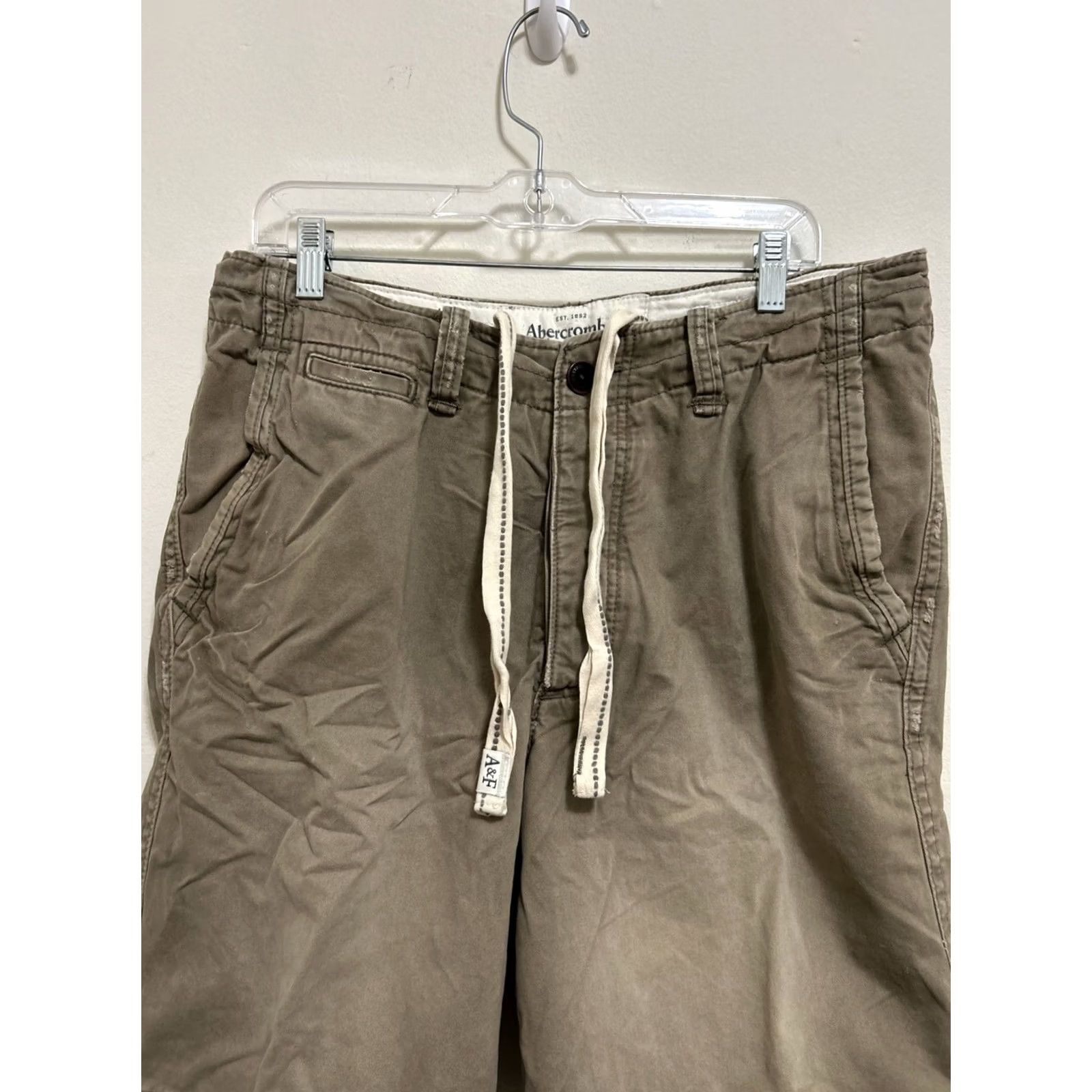 Abercrombie & Fitch VINTAGE Abercrombie & Fitch Cargo Shorts Mens 33 Beige Twill Cotton 90s Army Preppy Easy Care Pockets Regular Front Flat Front Size US 33 - 2 Thumbnail