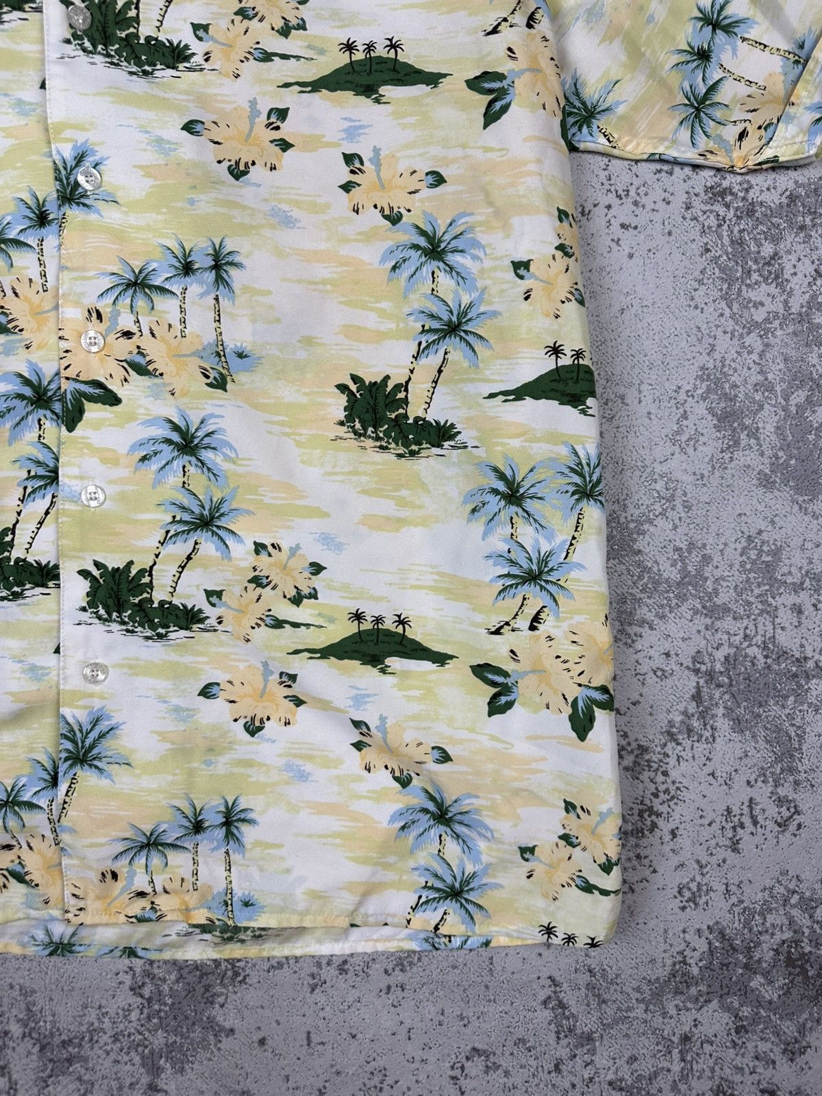 Vintage Hawaiian Shirt Yellow Island Print Size US L / EU 52-54 / 3 - 6 Thumbnail