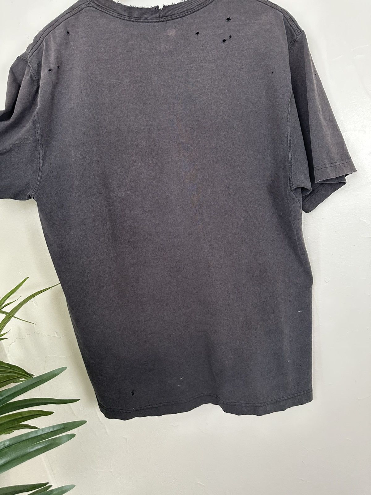 Carhartt (M) ABSOLUTELY BLASTED THRASHED Carhartt T Shirt Size US M / EU 48-50 / 2 - 10 Thumbnail
