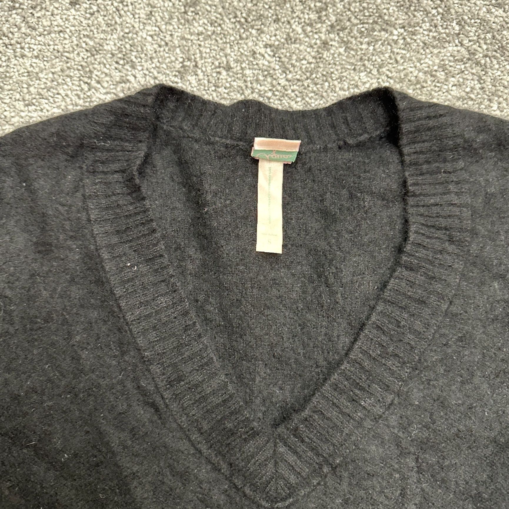 AQUA VINTAGE Aqua Pullover Sweater Womens Small Black Cashmere V-Neck Knit Size S / US 4 / IT 40 - 5 Thumbnail