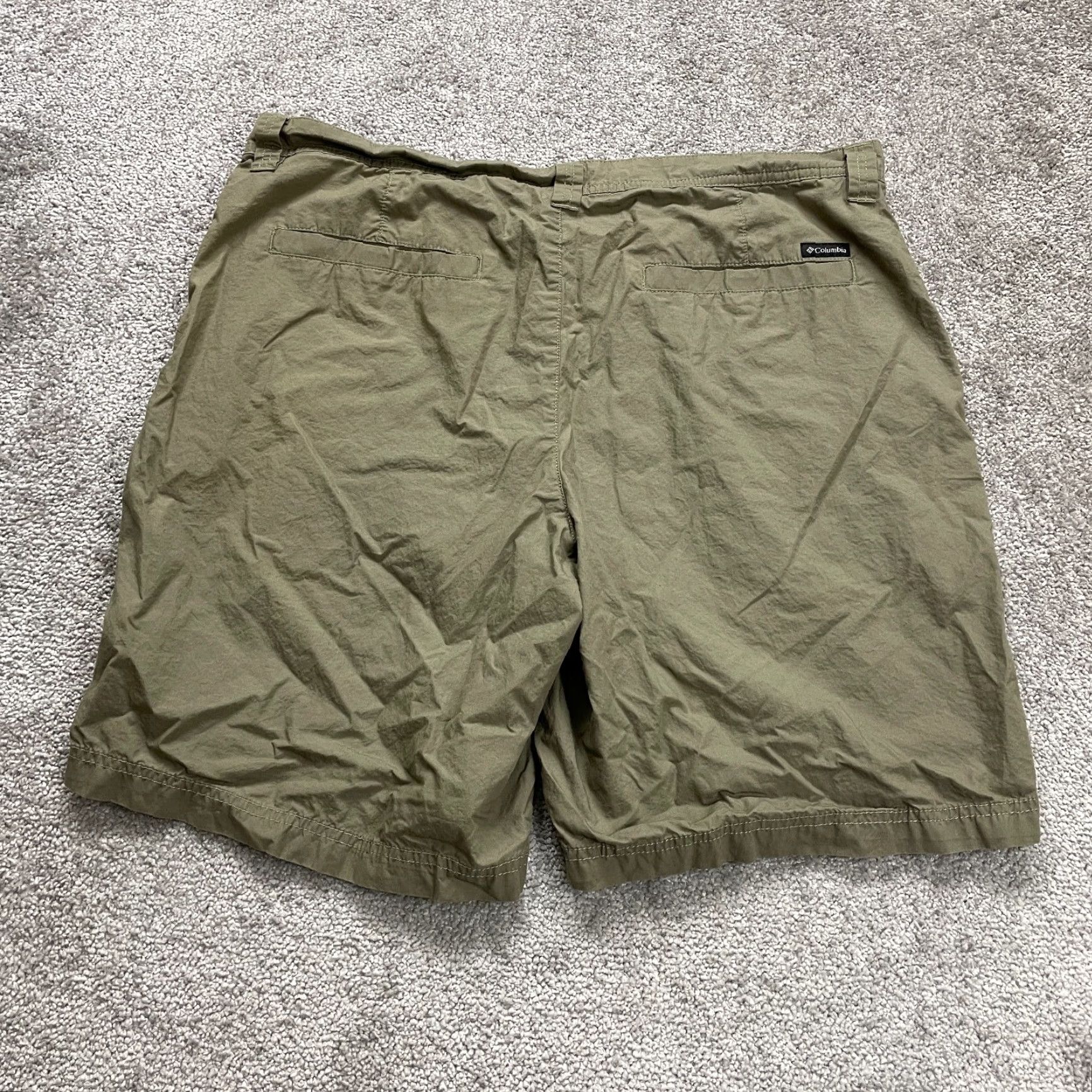 Vintage Columbia Shorts Mens 40x9.5 Army Green Flat Front Cotton Bermuda Outdoor Chino Regular 40 in Green casual, travel, workwear Mens Size US 40 / EU 56 - 2 Thumbnail