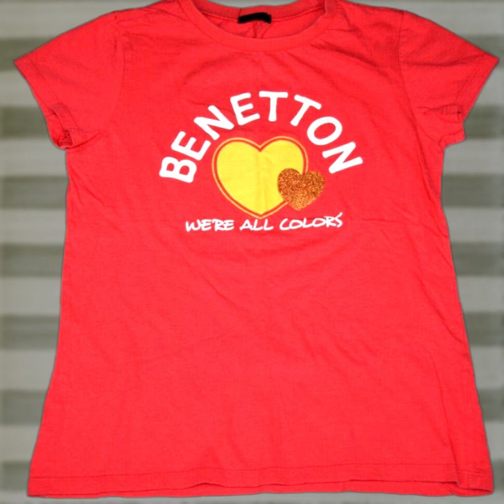 VINTAGE Benetton T-Shirt Orange 90s Glitter Hearts We Are All Colors Size S/M Adults? Wait.