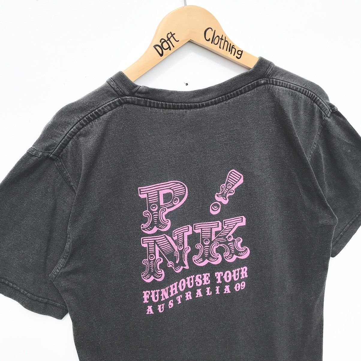 Band Tees Vintage Pink American Singer Songwriter Tee Sun Faded Size US S / EU 44-46 / 1 - 6 Thumbnail