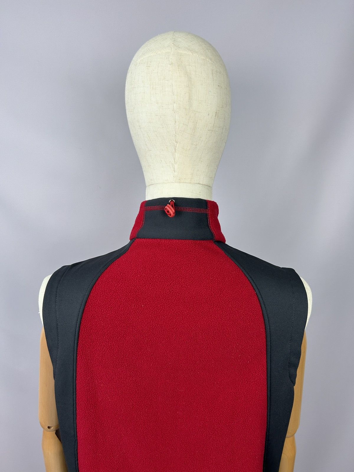 Other Sherpa Hiunchuli Fleece Grey Red Gilet Vest Size M Size US M / EU 48-50 / 2 - 7 Thumbnail