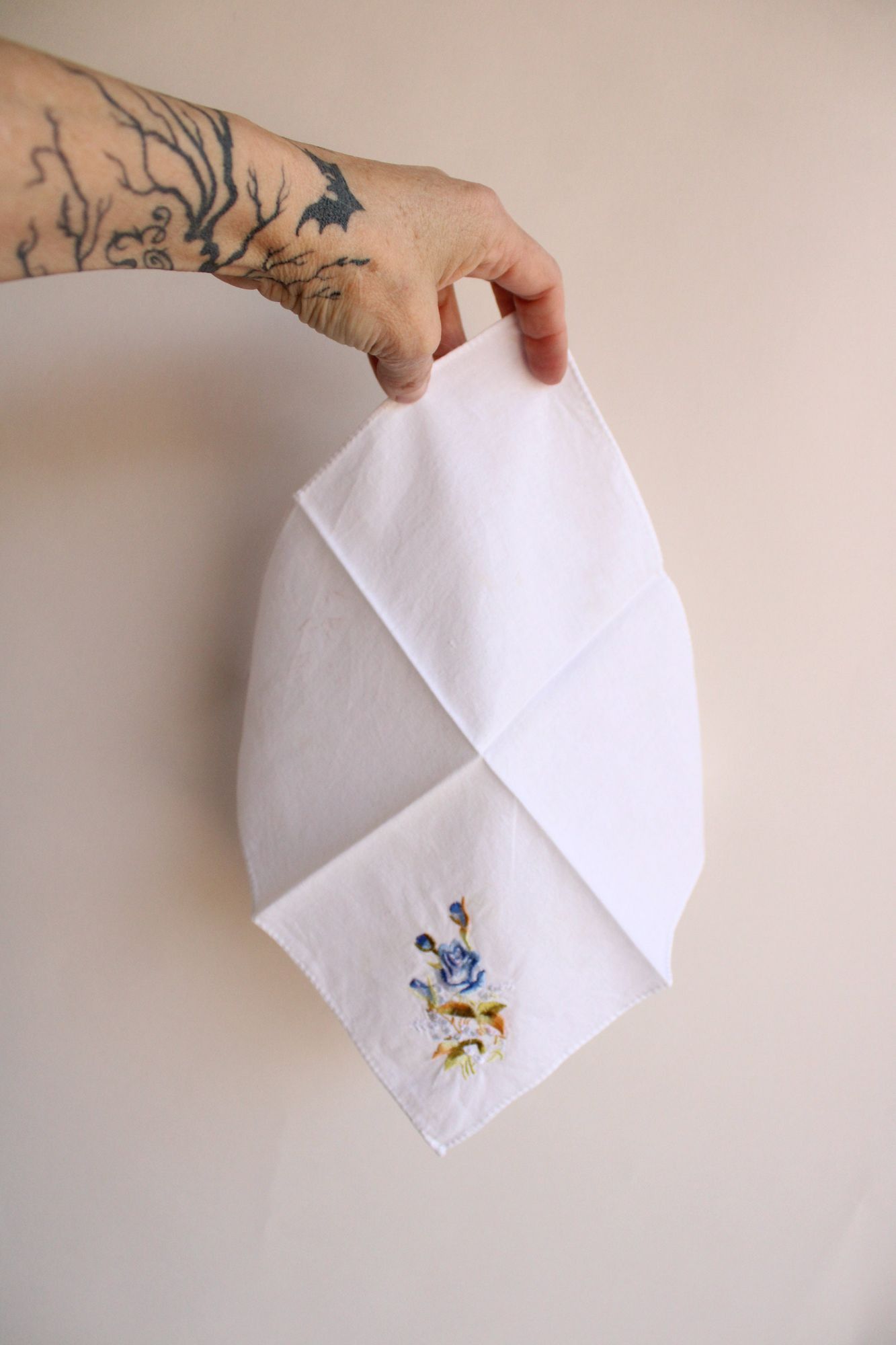 Vintage Vintage Handkerchief, White Cotton With Blue Embroidered Ros Size ONE SIZE - 9 Thumbnail