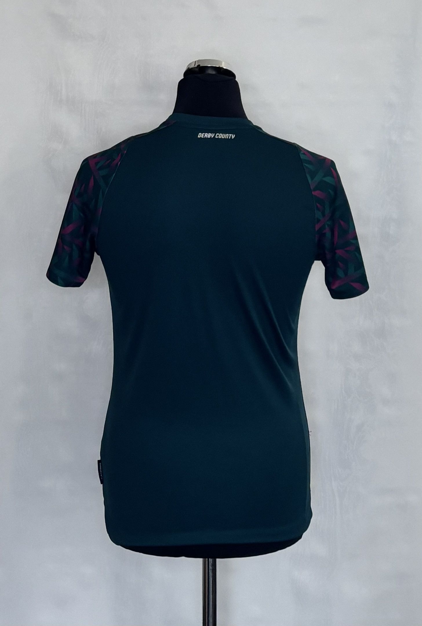 Umbro Derby County 2022/2023 Umbro Goalkeeper Jersey Size S Size US S / EU 44-46 / 1 - 2 Thumbnail