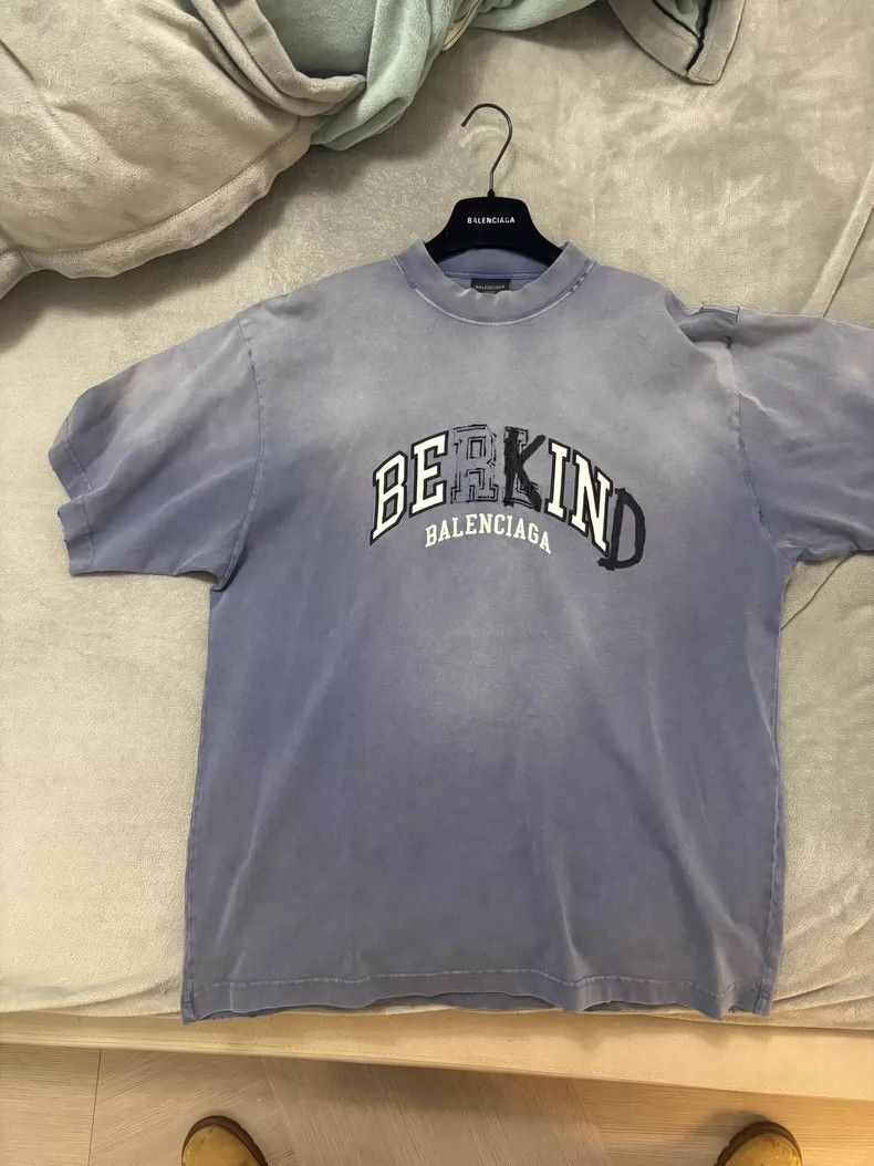 Balenciaga Balenciaga SS23 BE KIND Print T-shirt - dmc Size US XS / EU 42 / 0 - 1 Thumbnail