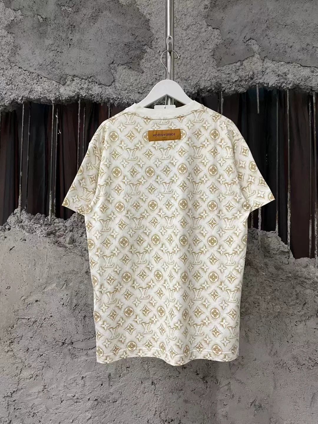 Louis Vuitton Louis Vuitton Monogram Print Short-Sleeve Size US 32 / EU 48 - 2 Thumbnail