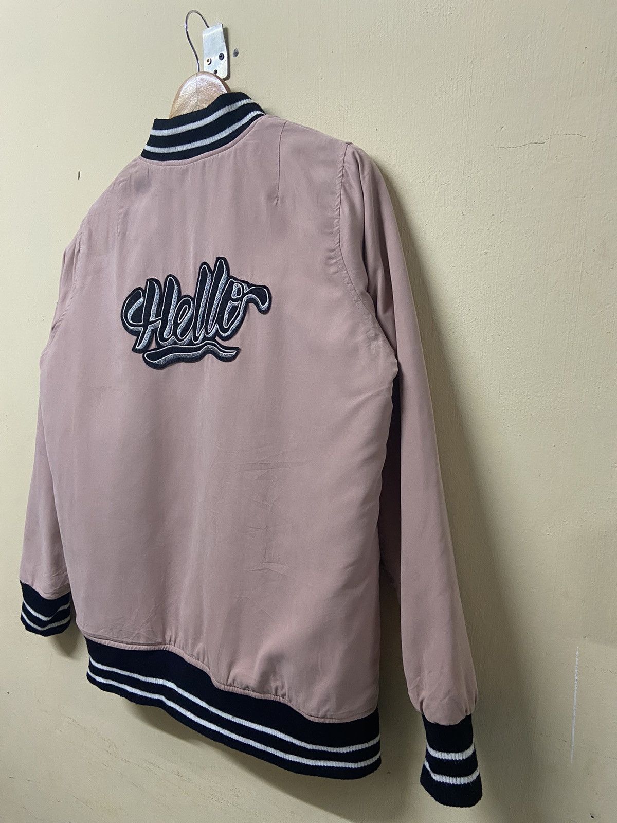 Forever 21 Forever 21 Hello Embroidered Graphic Bomber Size M / US 6-8 / IT 42-44 - 10 Thumbnail
