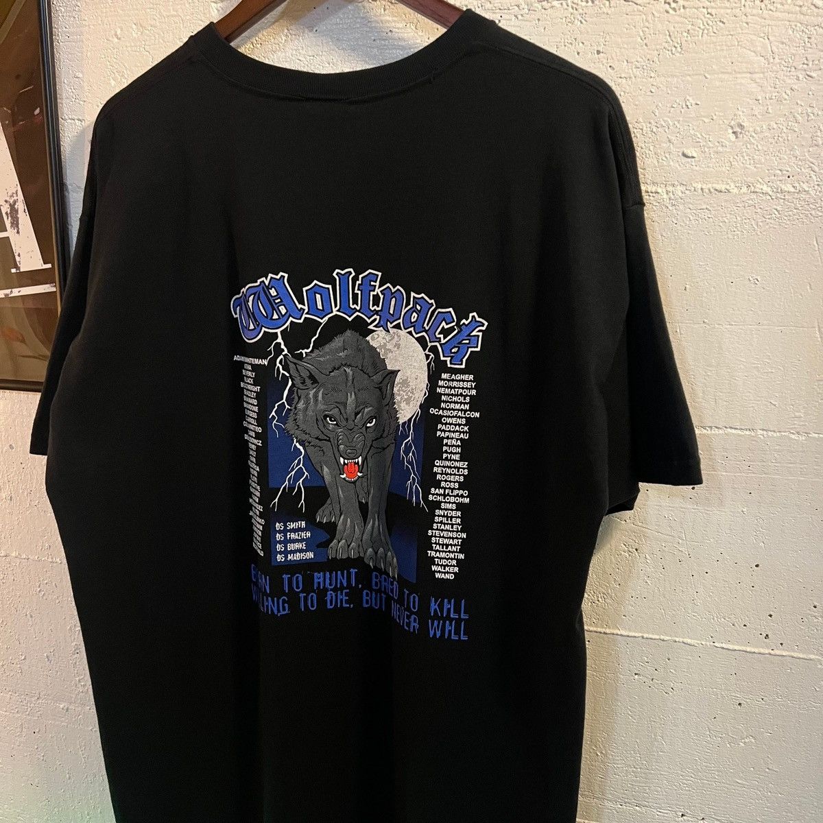 Vintage Vintage 90's U.S. Military Charlie Company WolfpackT-Shirt Size US XL / EU 56 / 4 - 6 Thumbnail