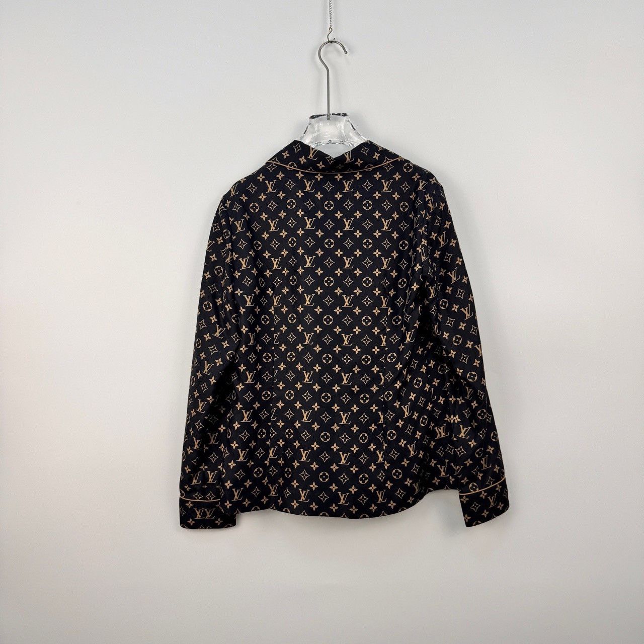 Louis Vuitton Louis Vuitton Black full logo mulberry silk shirt Nextarro Size XS / US 0-2 / IT 36-38 - 4 Thumbnail