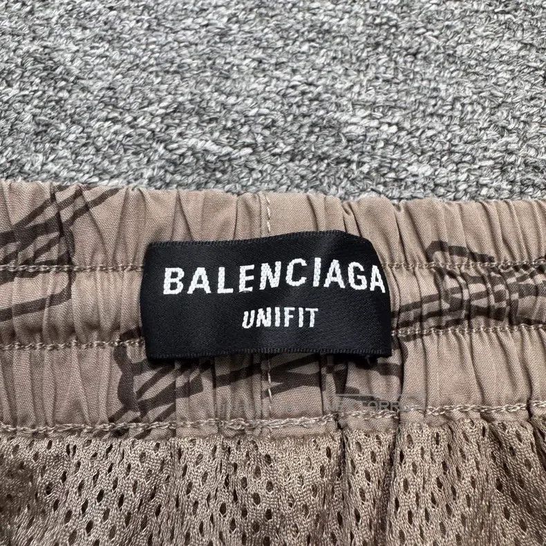 Balenciaga Balenciaga size XS Lock print casual pants Size US 27 - 2 Thumbnail