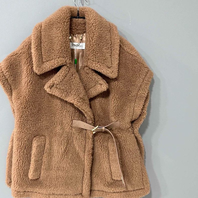 Max Mara Max Mara New teddy vest Size M / US 6-8 / IT 42-44 - 2 Thumbnail