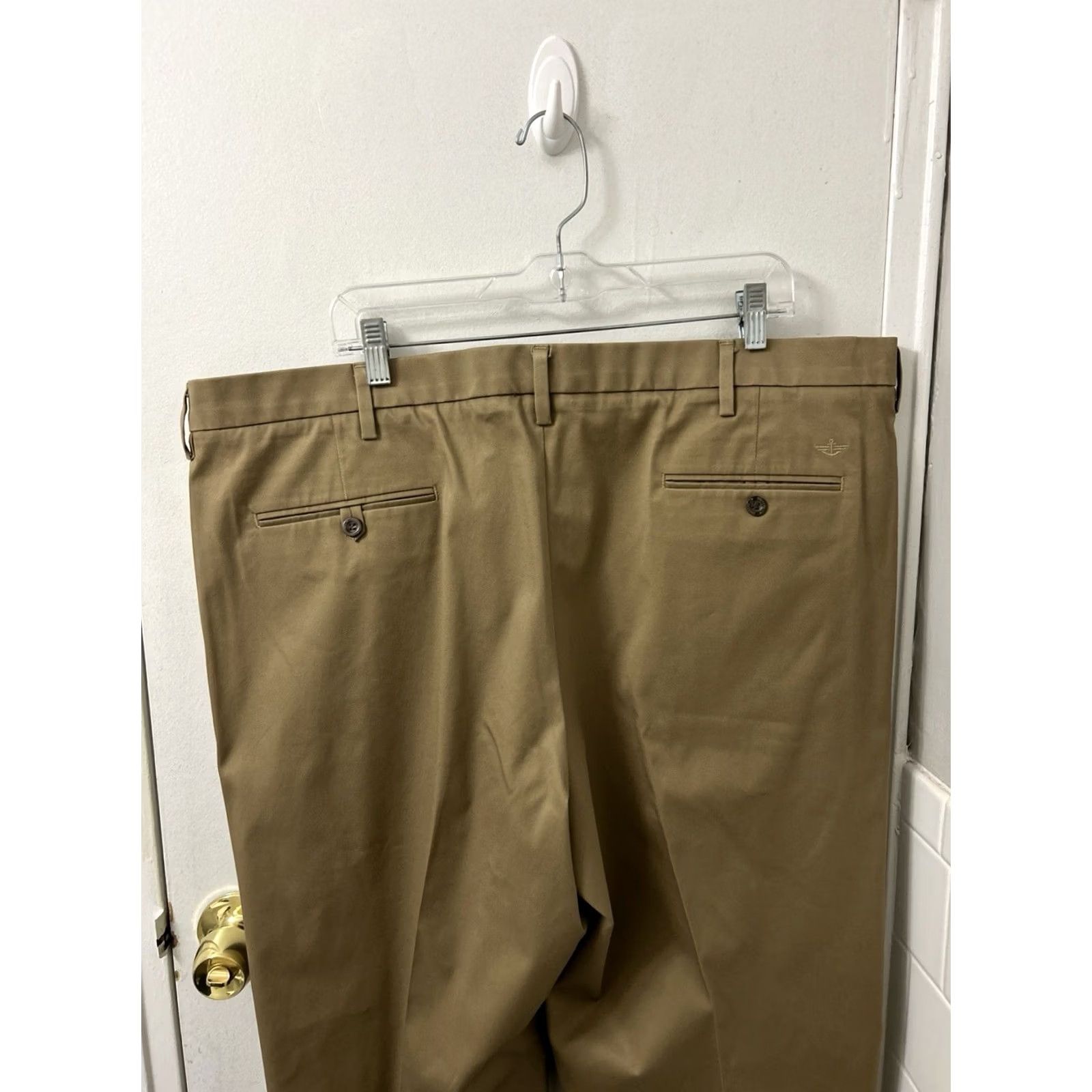 Dockers Dockers Pants Mens 44x31 Tan Khaki Relaxed Fit Pleated Cuffed Chino Trousers Size US 44 / EU 60 - 7 Thumbnail