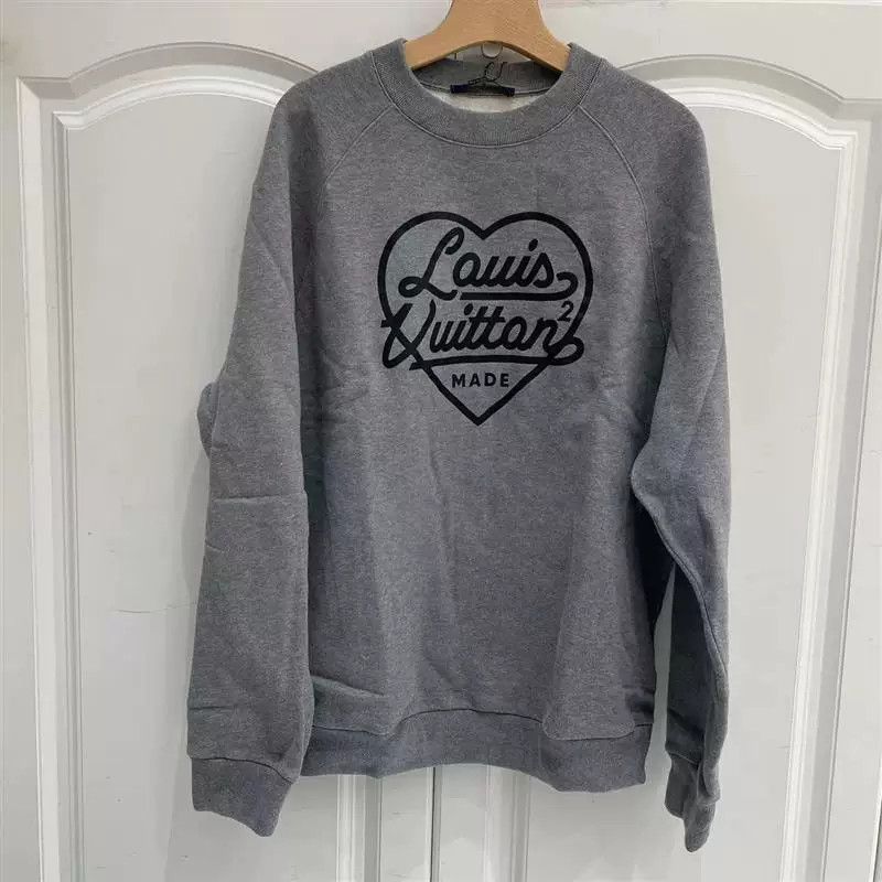 Louis Vuitton Louis Vuitton Gray Heart Pullover Size XXL / US 16-18 / IT 52-54 - 1 Preview