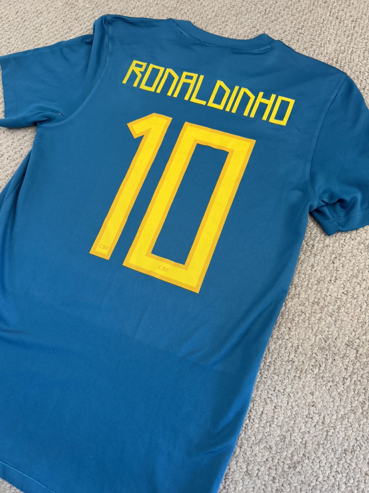 Nike 2011/12 Brazil Away Jersey - Ronaldinho #10 (Original) Size US S / EU 44-46 / 1 - 3 Thumbnail