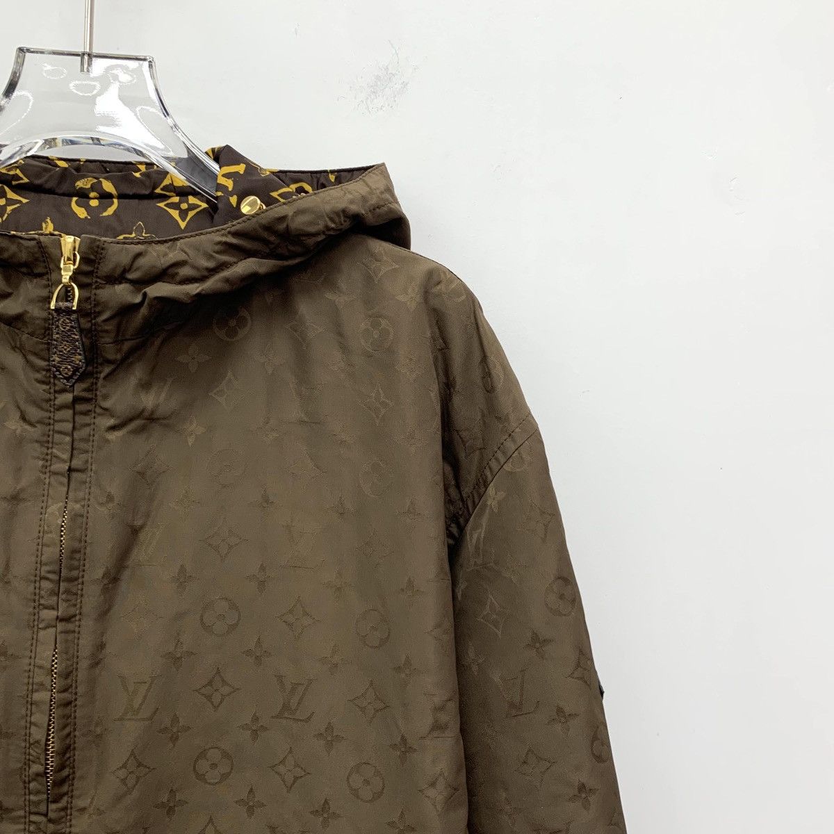 Louis Vuitton Louis Vuitton jacket with dark brown logo print Size XS / US 0-2 / IT 36-38 - 3 Thumbnail