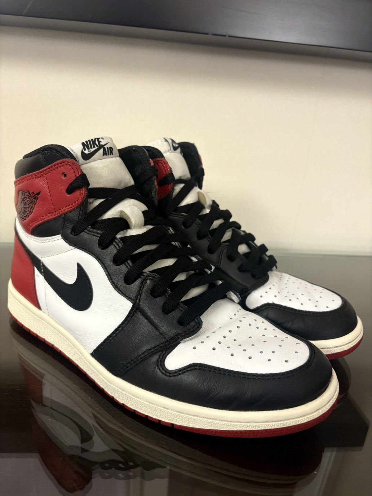 Jordan Brand Jordan 1 Retro High OG Black Toe 2016 Sz 10 Nike Air Size US 10 / EU 43 - 5 Thumbnail