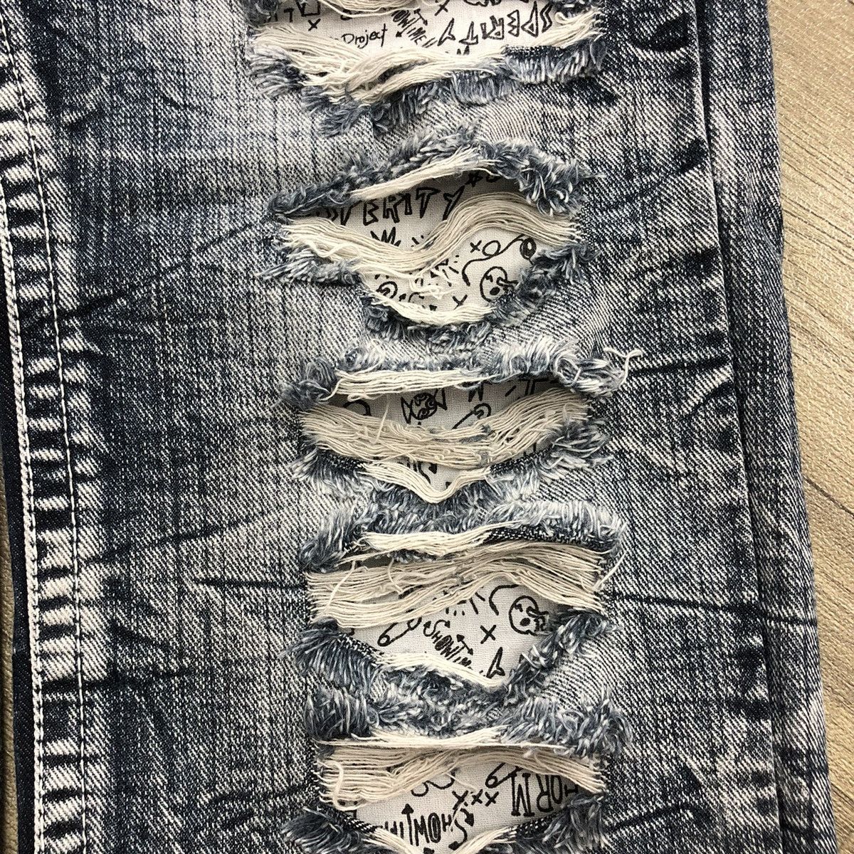 If Six Was Nine × Japanese Brand × Le Grande Bleu (L.G.B.) Crazy🔥 Y2K Original Jeans Distressed Faded Acid Wash Jeans Size US 28 / EU 44 - 16 Thumbnail