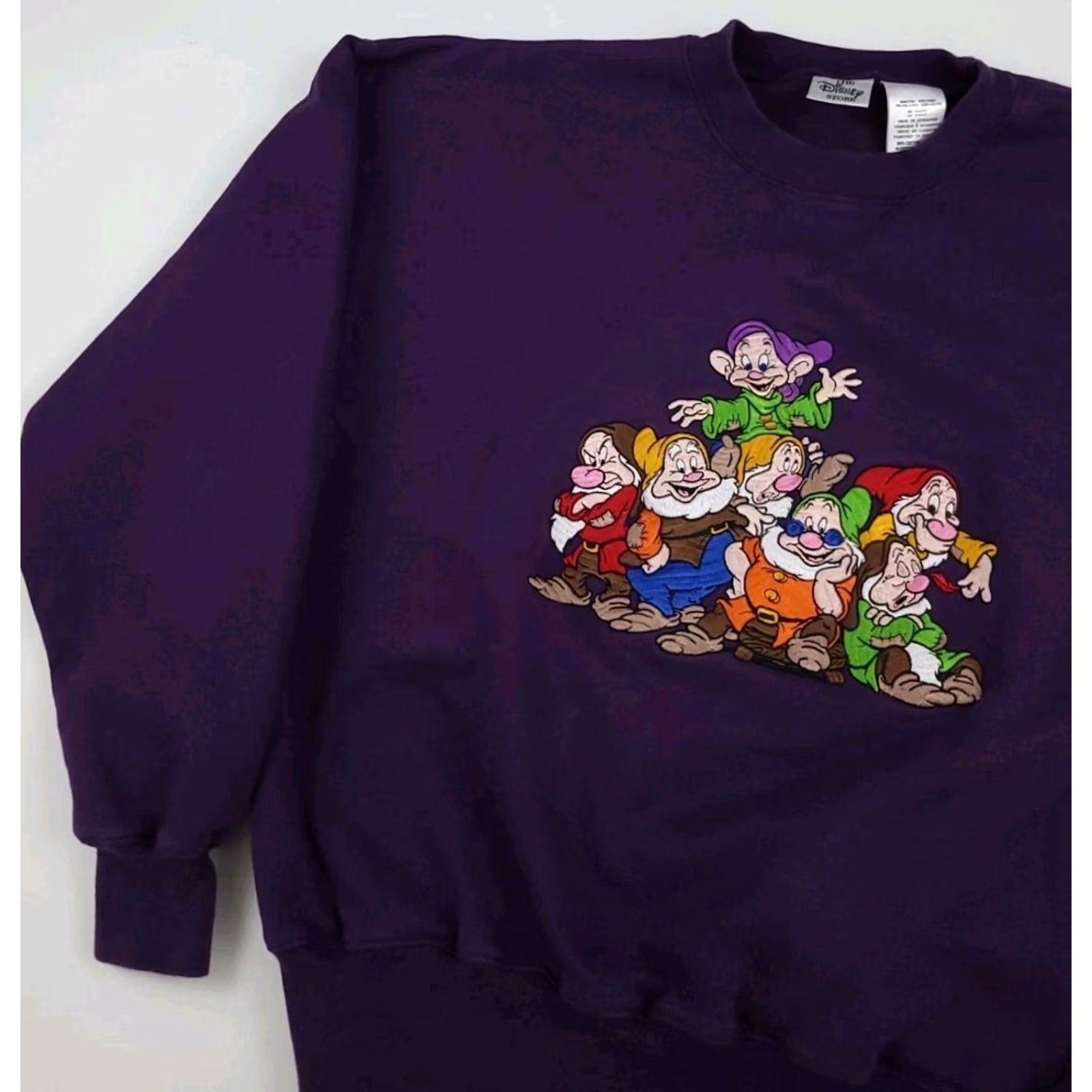 Disney VINTAGE Disney Seven Dwarfs Embroidered Sweatshirt Crew Neck Purple M Unisex Adults 90s Snow White USA Size US M / EU 48-50 / 2 - 2 Thumbnail