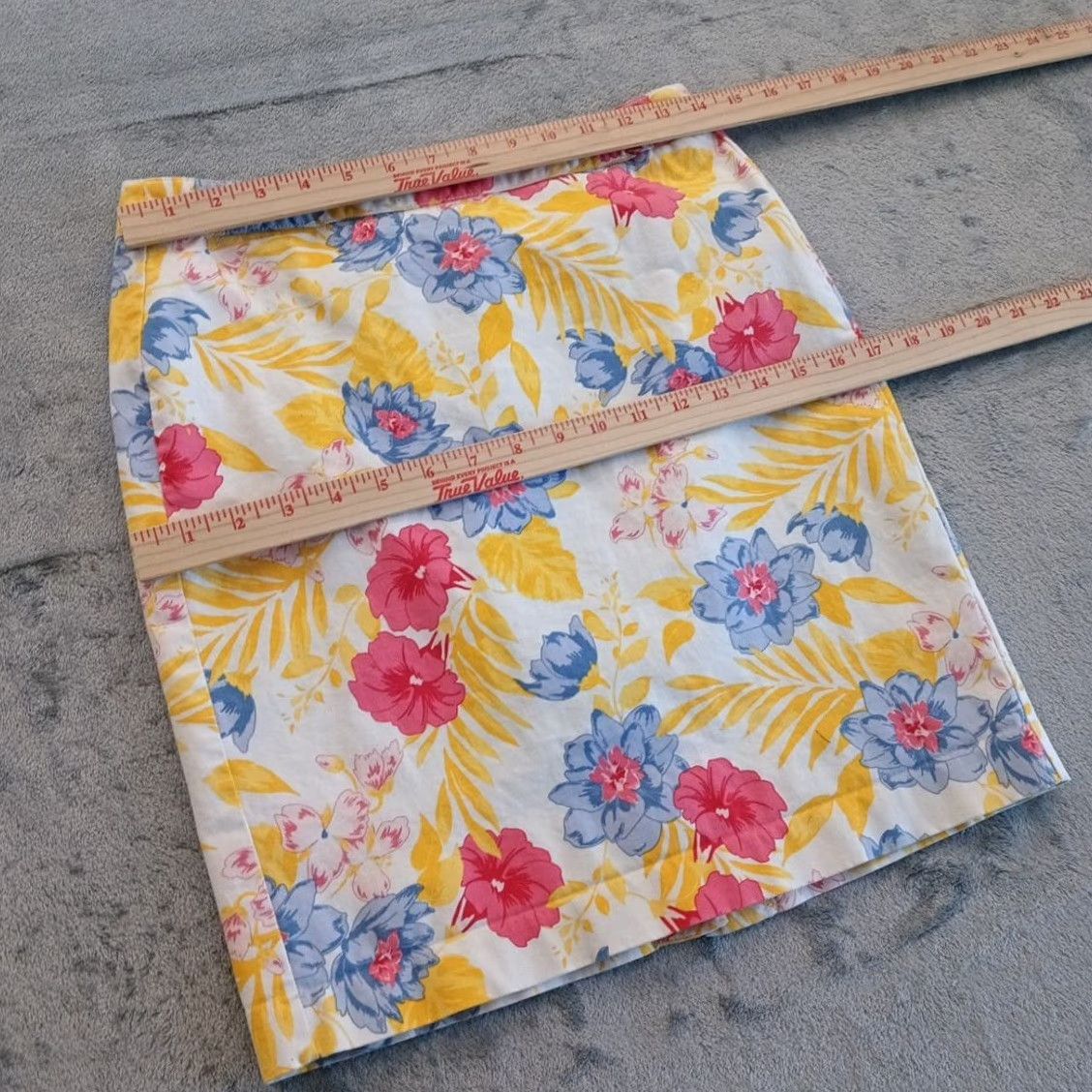 Old Navy Old Navy Skirt Women Knee Length Yellow Floral Cotton Blend 2 Slit Pencil Vintage No Mens Womens Girls Size 26" / US 2 / IT 38 - 2 Thumbnail