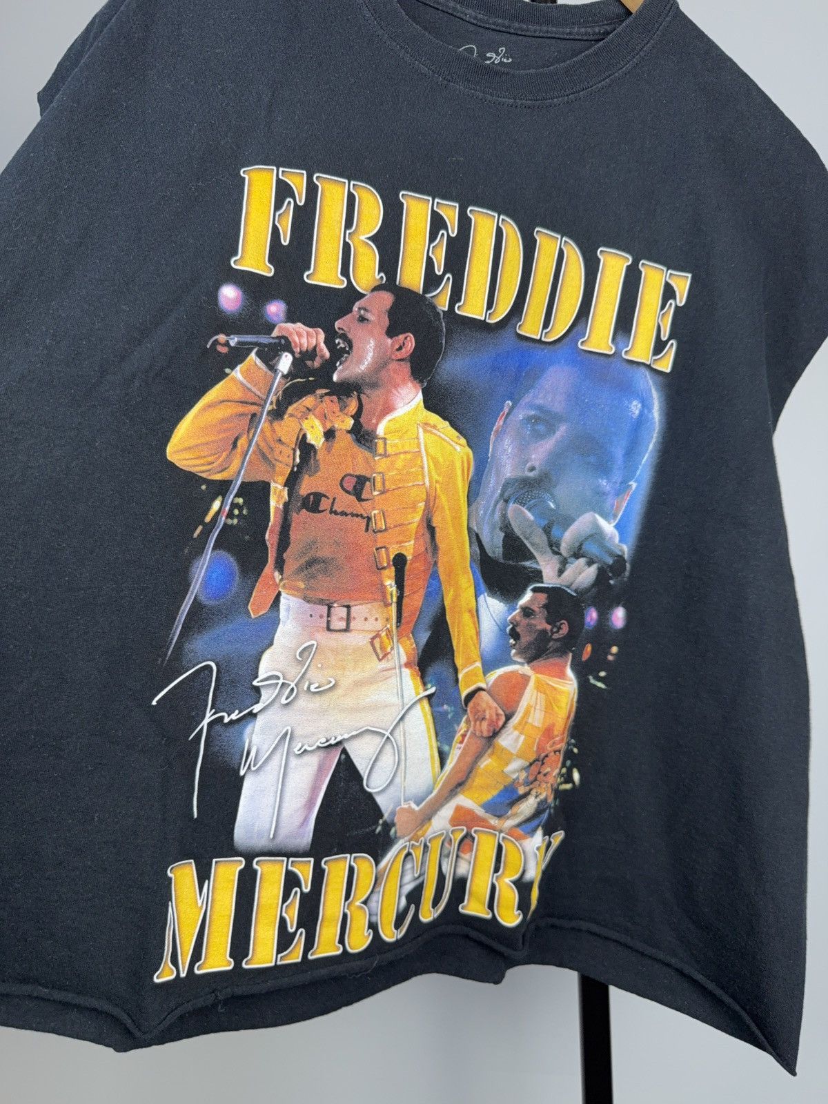 Vintage 2019 Freddie Mercury Official Band Tee Cut Off Graphic XL Size US XL / EU 56 / 4 - 6 Thumbnail
