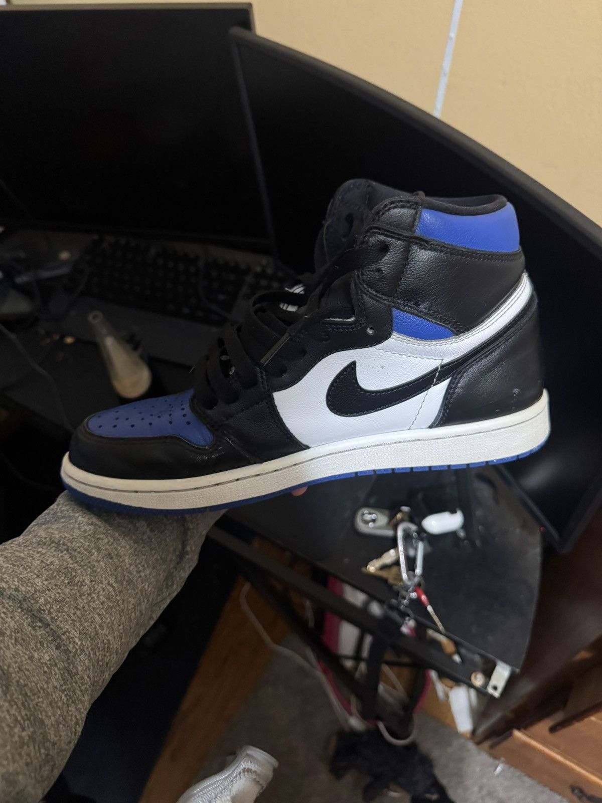Jordan Brand × Nike Jordan 1 High OG “Royal Toe” Size US 9 / EU 42 - 3 Thumbnail