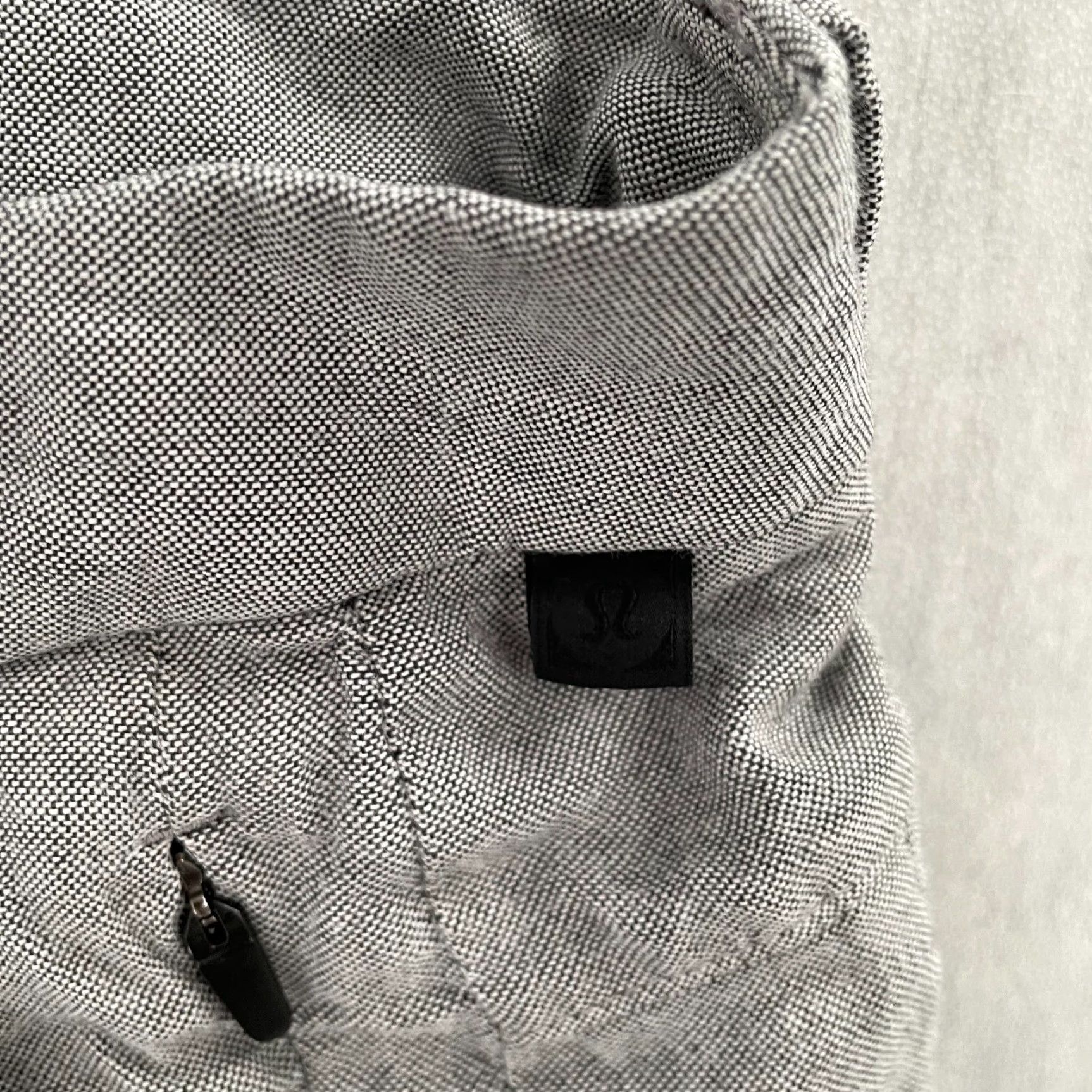 Lululemon Lululemon Shorts Classic Pockets Logo Mens 34 Gray Chino Commission Adult Free (No Free) Measurements Inseam 8.5 Modern Vintage N/A? Size US 34 / EU 50 - 4 Thumbnail