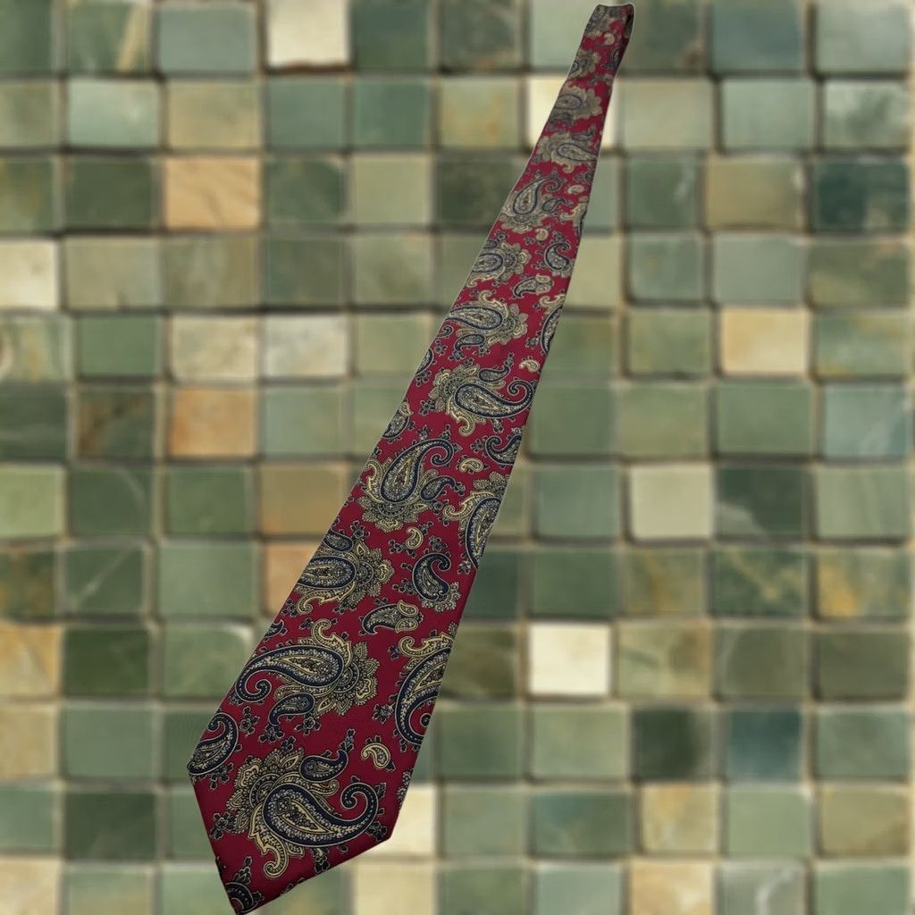 Vintage VINTAGE Liberty Red 100% Silk Neck Tie Men’s Paisley 3.25-in/57-in Tie Mens Classic 57-60 Size ONE SIZE - 1 Thumbnail