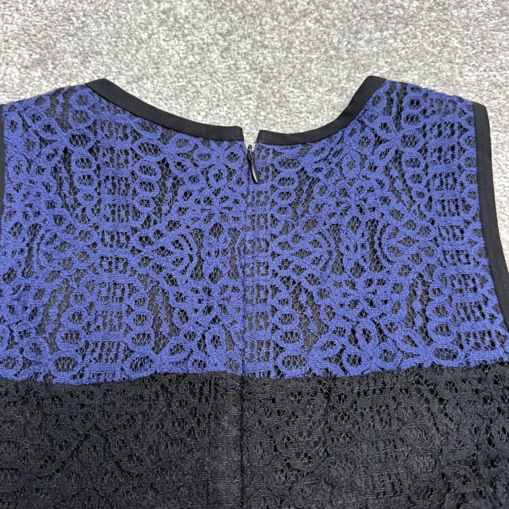 Armani Exchange A|X Armani Exchange Colorblock Lace Shift Dress Womens Small Blue Black V-Neck Size S / US 4 / IT 40 - 4 Thumbnail