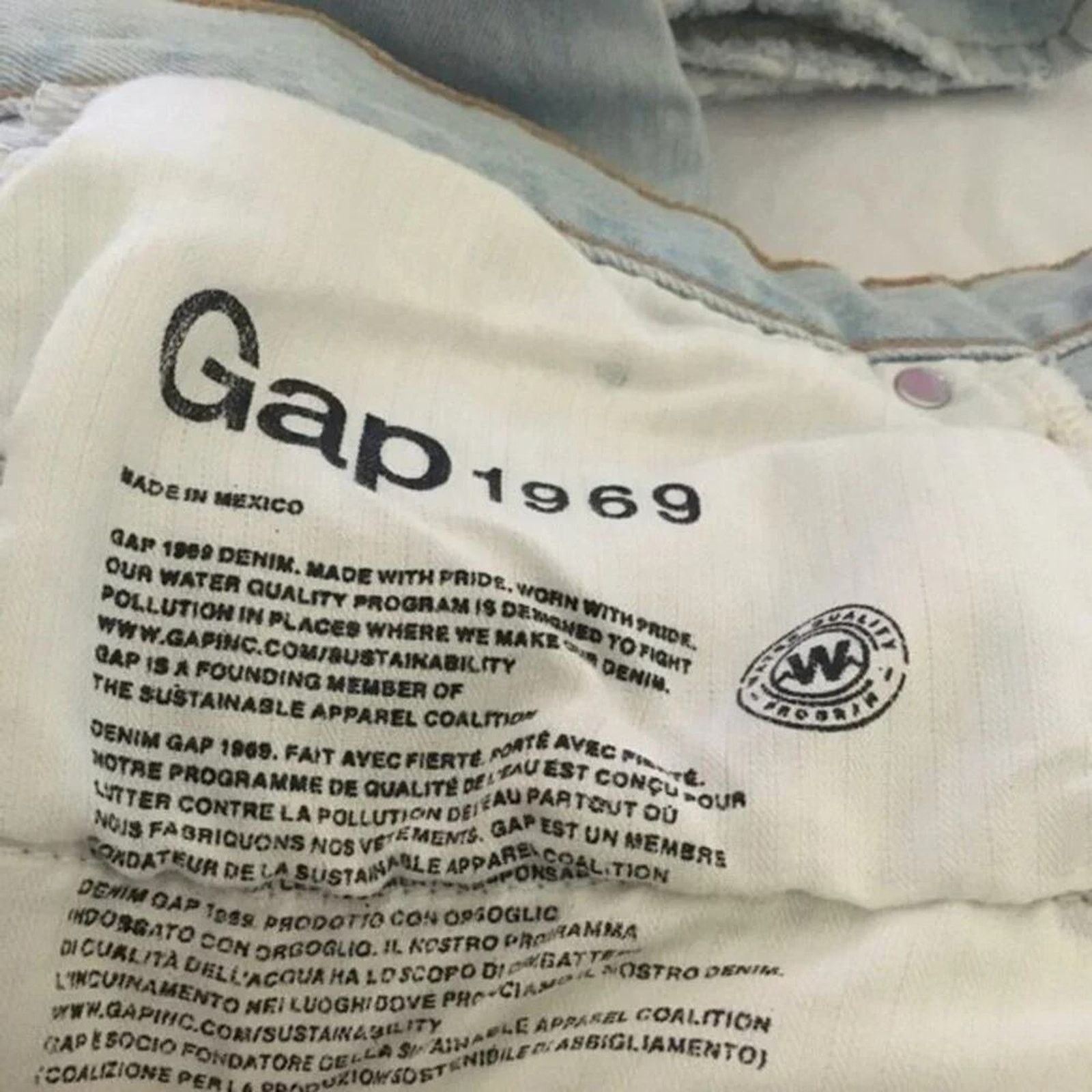Gap Gap 1969 distressed boyfriend jeans, size 33 Size 33" - 6 Thumbnail
