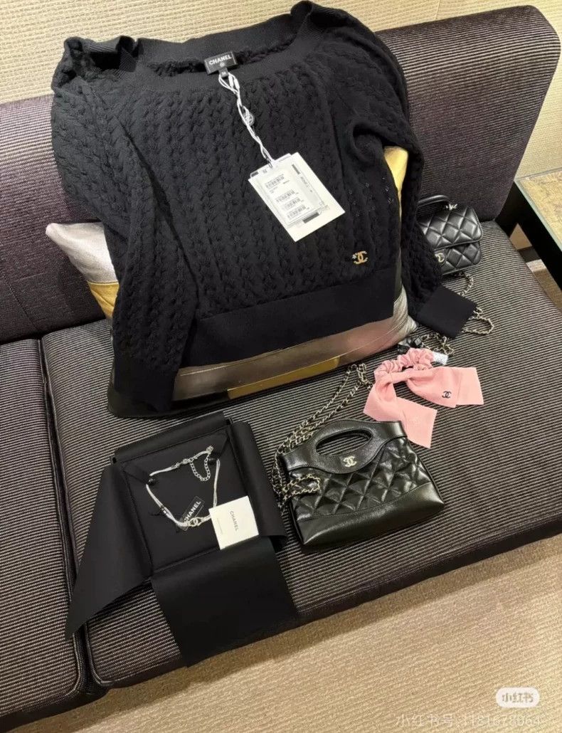 Chanel Chanel 24B black one-neck sweater 2504-Nextarrow Size XS / US 0-2 / IT 36-38 - 7 Thumbnail