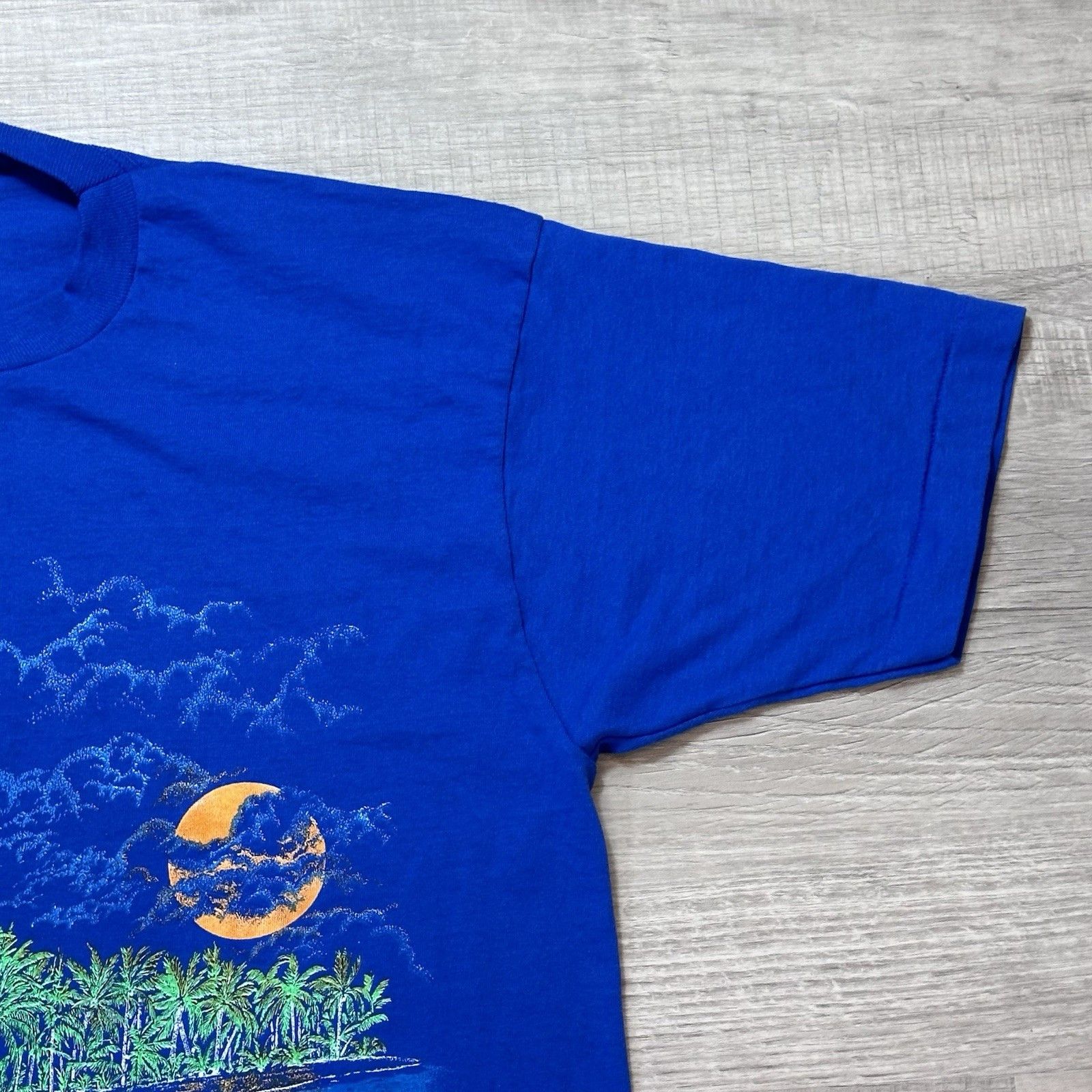 Fruit Of The Loom Vintage Aruba Beach T-Shirt Surf Wave Blue Single Stitch 90s Size US XL / EU 56 / 4 - 4 Thumbnail