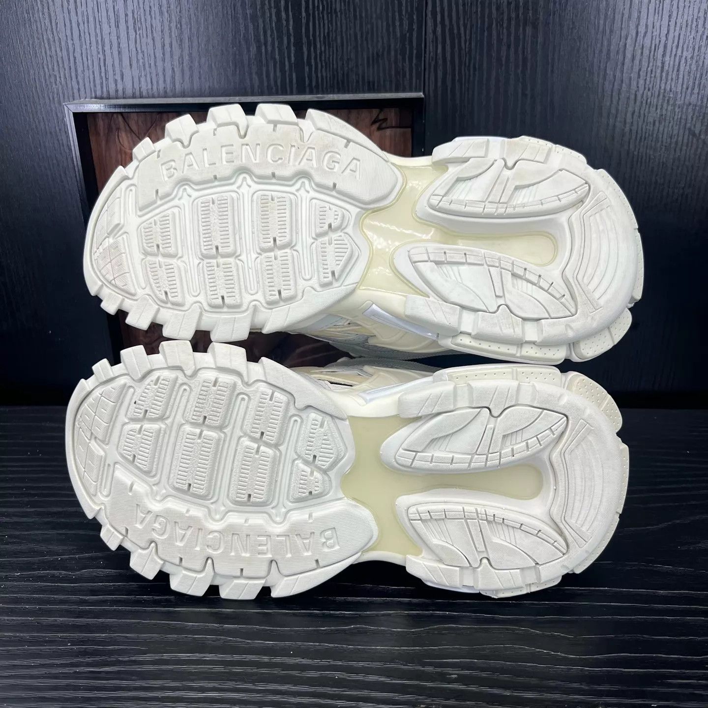 Balenciaga Balenciaga Track 2 White 37 New Original Box Size US 7 / IT 37 - 7 Thumbnail