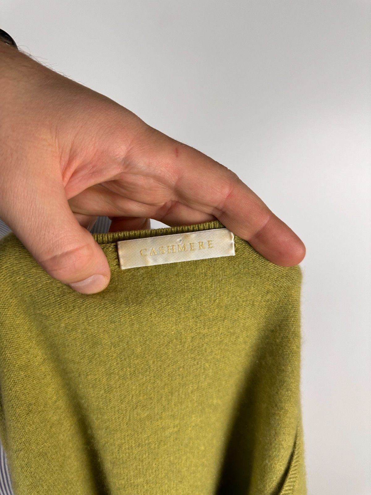 Uniqlo Uniqlo Cashmere V Neck Long Sleeve Knit Jumper Womens Size L Size L / US 10 / IT 46 - 7 Thumbnail