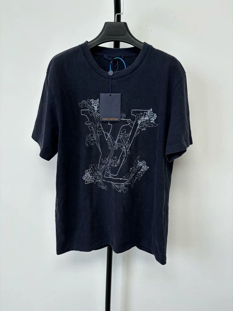Louis Vuitton Louis Vuitton Dark blue vines embroidered logo short sleev Size US M / EU 48-50 / 2 - 1 Thumbnail
