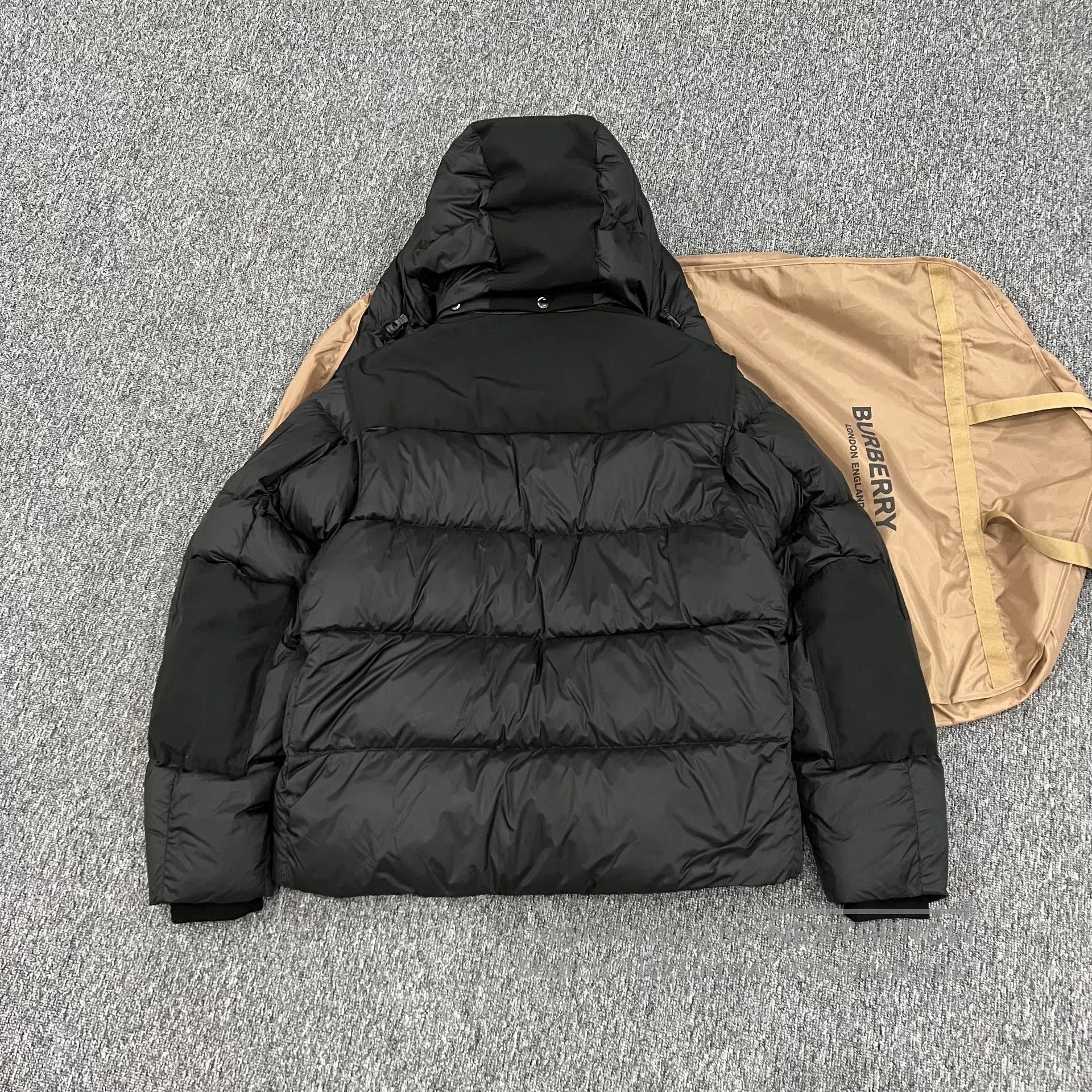 Burberry BURBERRY Wool check pattern hat; down jacket with detachab Size US M / EU 48-50 / 2 - 3 Thumbnail