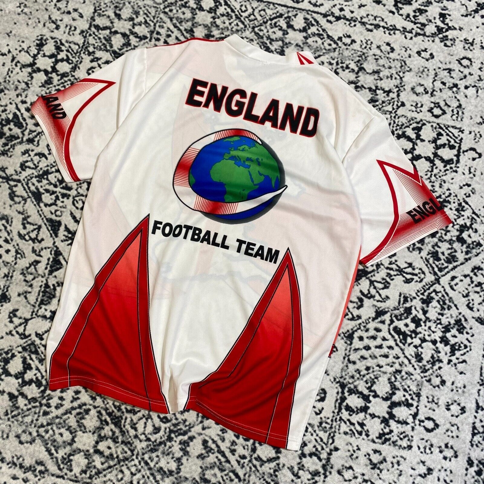 Vintage Vintage White Red Polyester T-Shirt Size XL England Football Size US XL / EU 56 / 4 - 11 Thumbnail