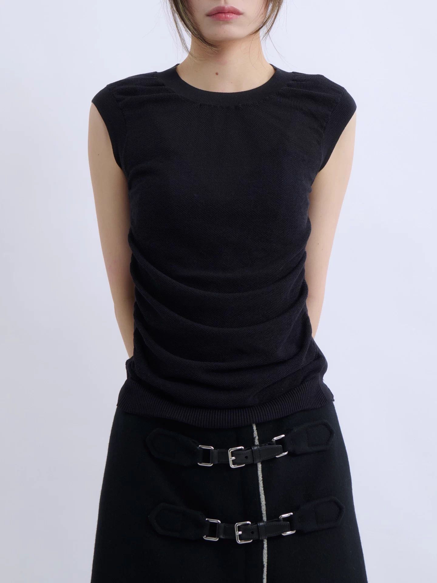 Helmut Lang Helmut Lang Structure Sleeveless Black Shirring Top S Size S / US 4 / IT 40 - 1 Thumbnail
