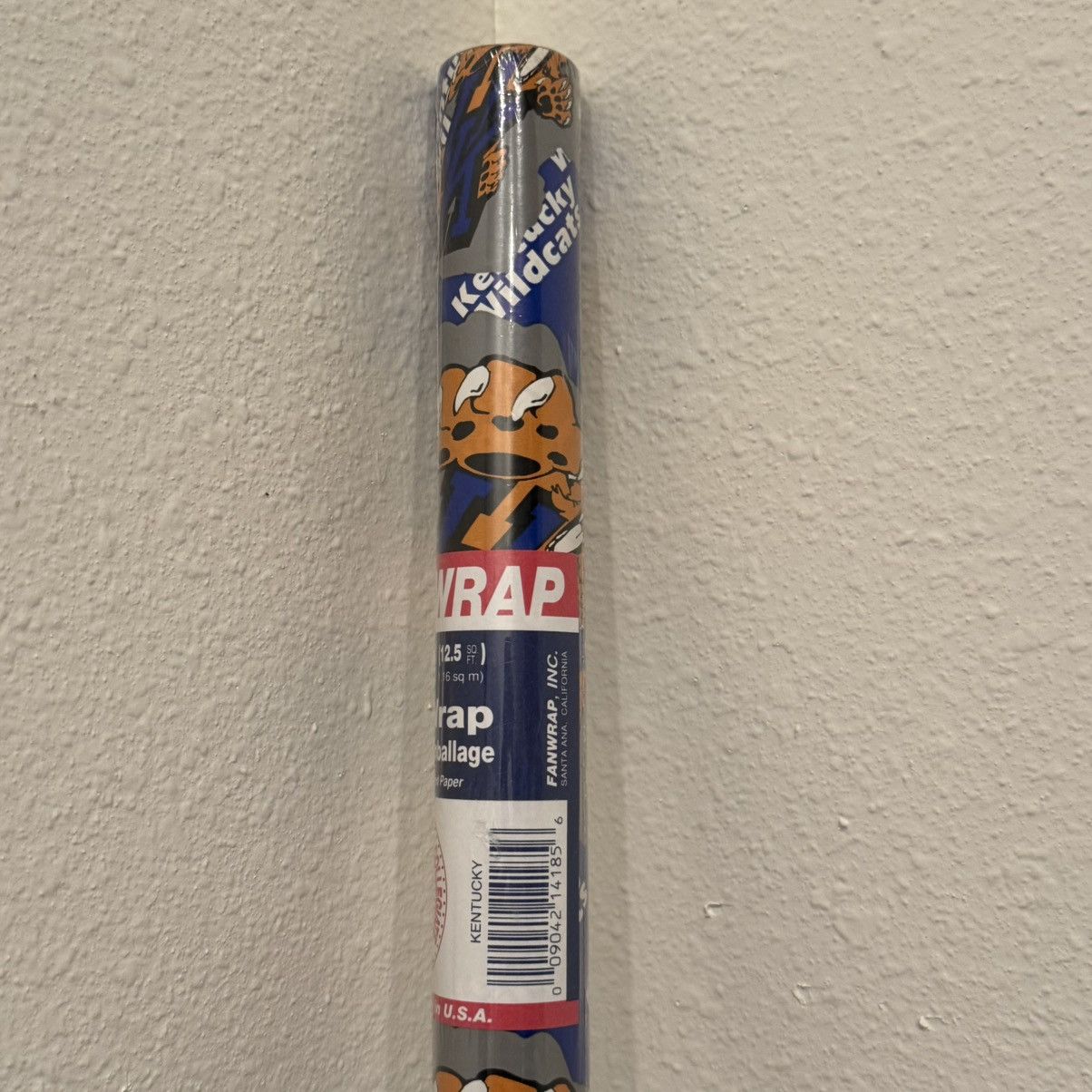 NCAA × Vintage University Of Kentucky Wrapping Paper 30”x5” (12.5 SQ. FT.) Size ONE SIZE - 3 Thumbnail