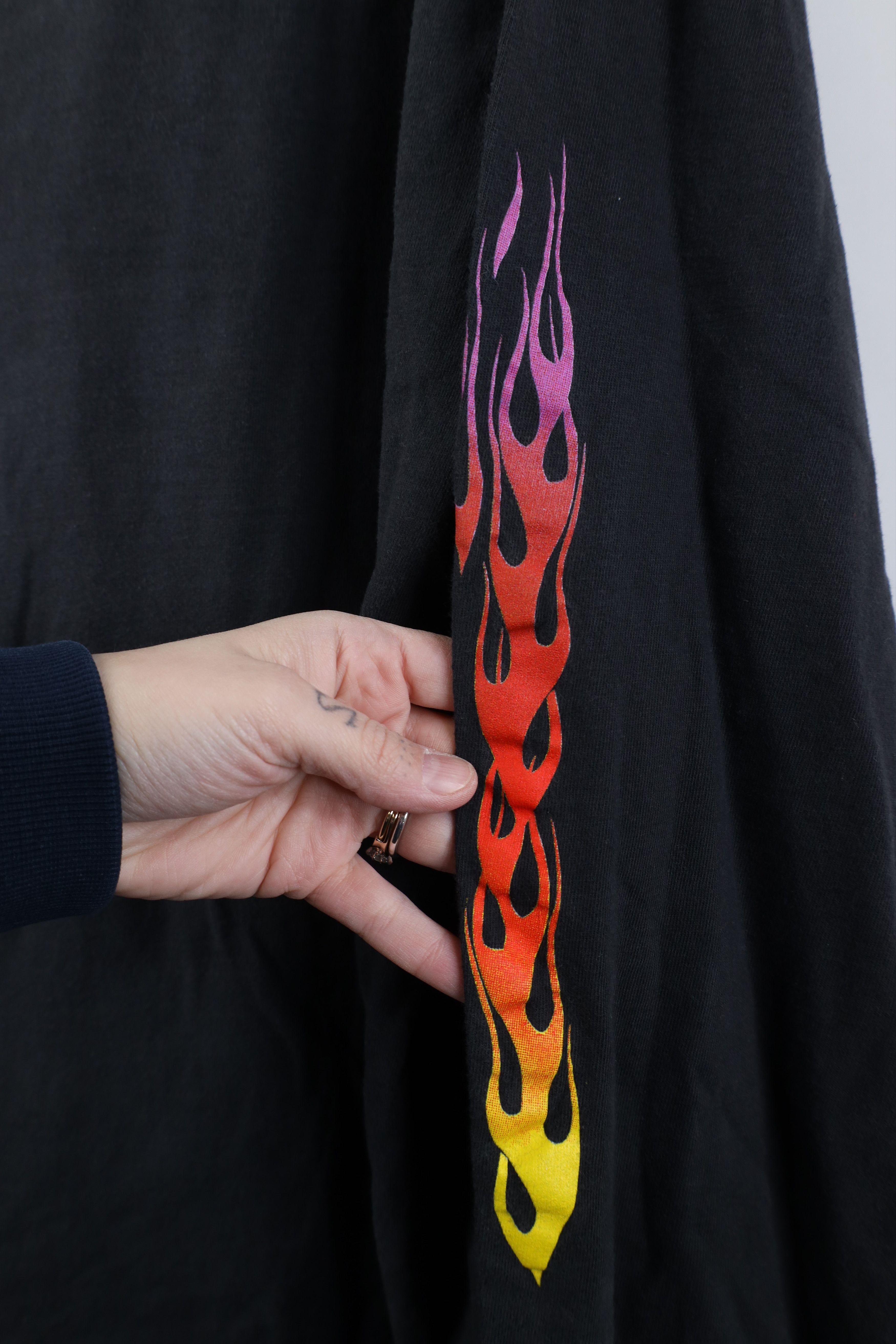 Vintage Vintage 90s Y2K Fire Flames Long Sleeve T-Shirt Black Size US XL / EU 56 / 4 - 10 Thumbnail