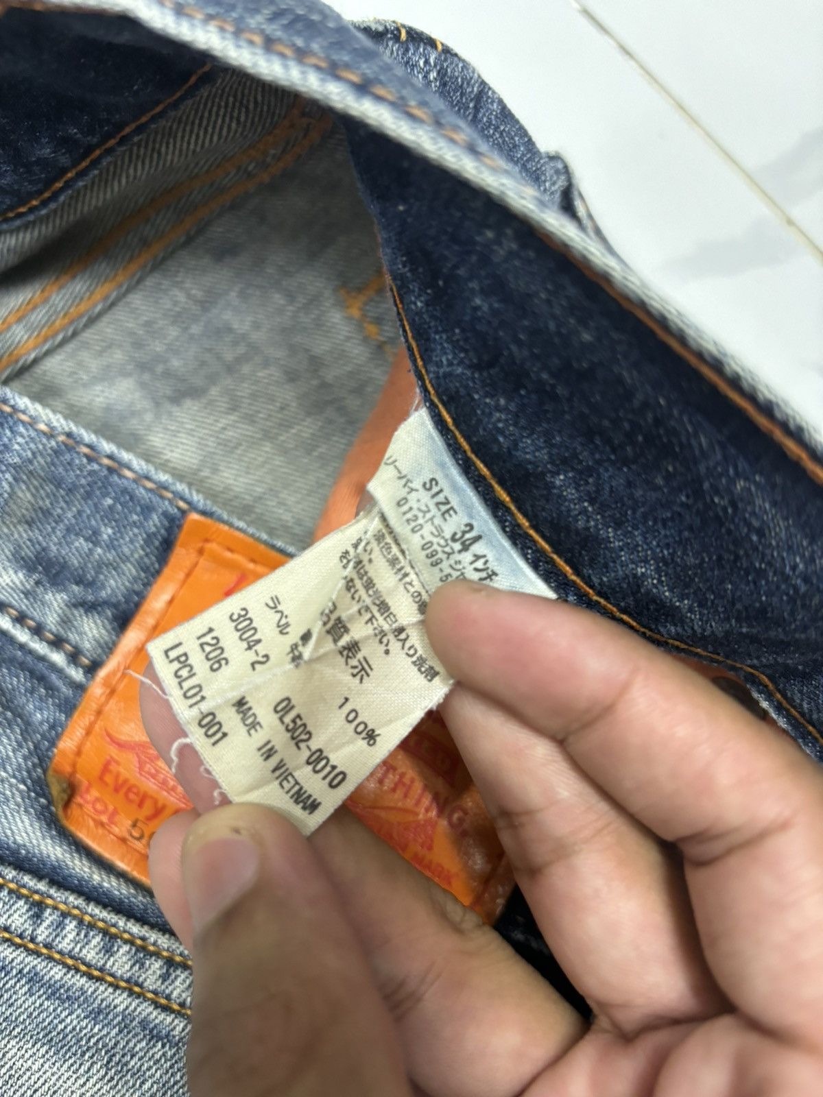 Levi's VINTAGE LEVIS 502 CLASSIC DISTRESSED DENIM JEANS Size US 35 - 12 Thumbnail
