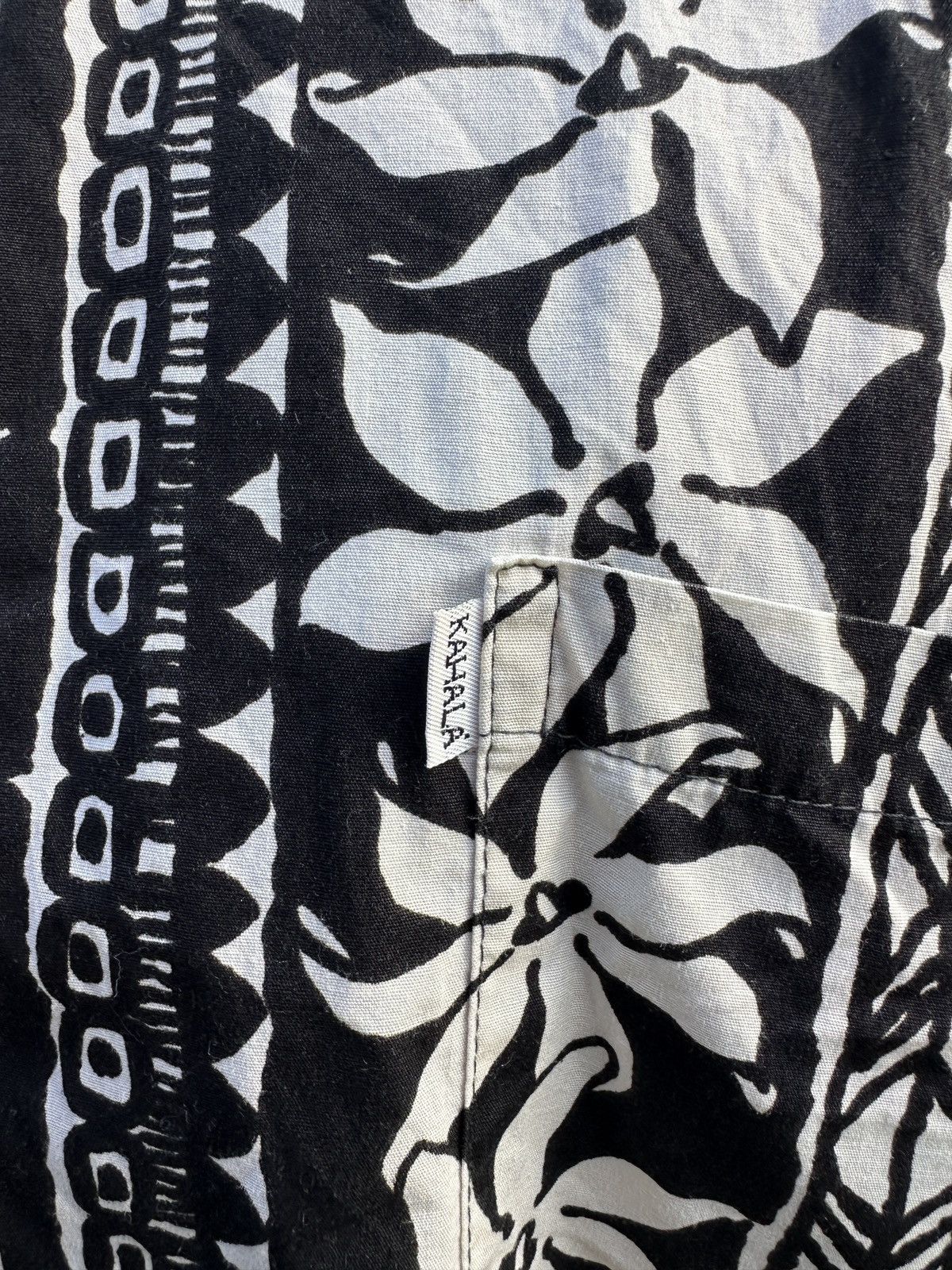 Other PreOwned Kahala Black/White Hawaiian Print Men's large Size US L / EU 52-54 / 3 - 4 Thumbnail