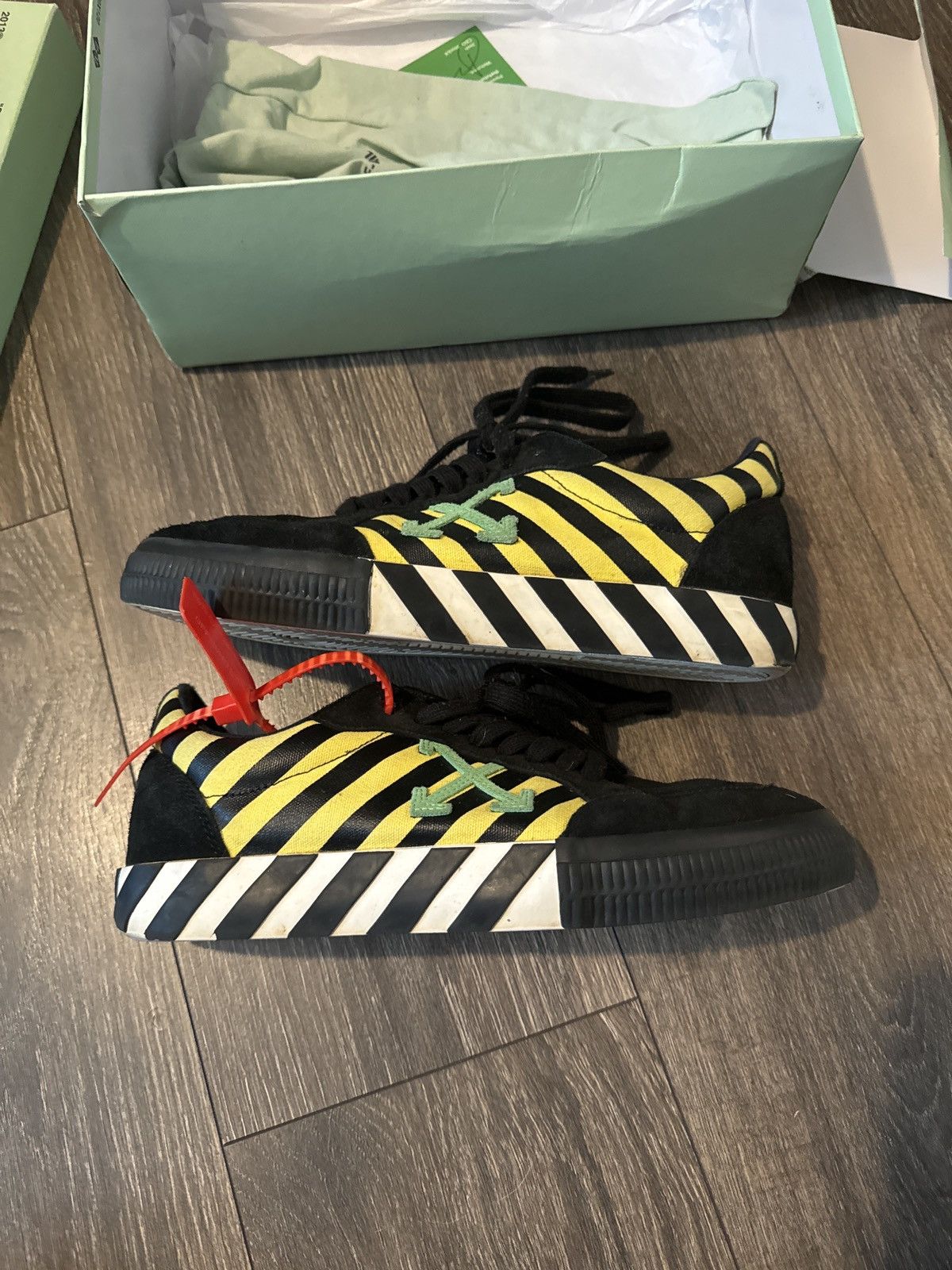Off-White Off-white vulc low Yellow Green Size US 9.5 / EU 42-43 - 2 Thumbnail