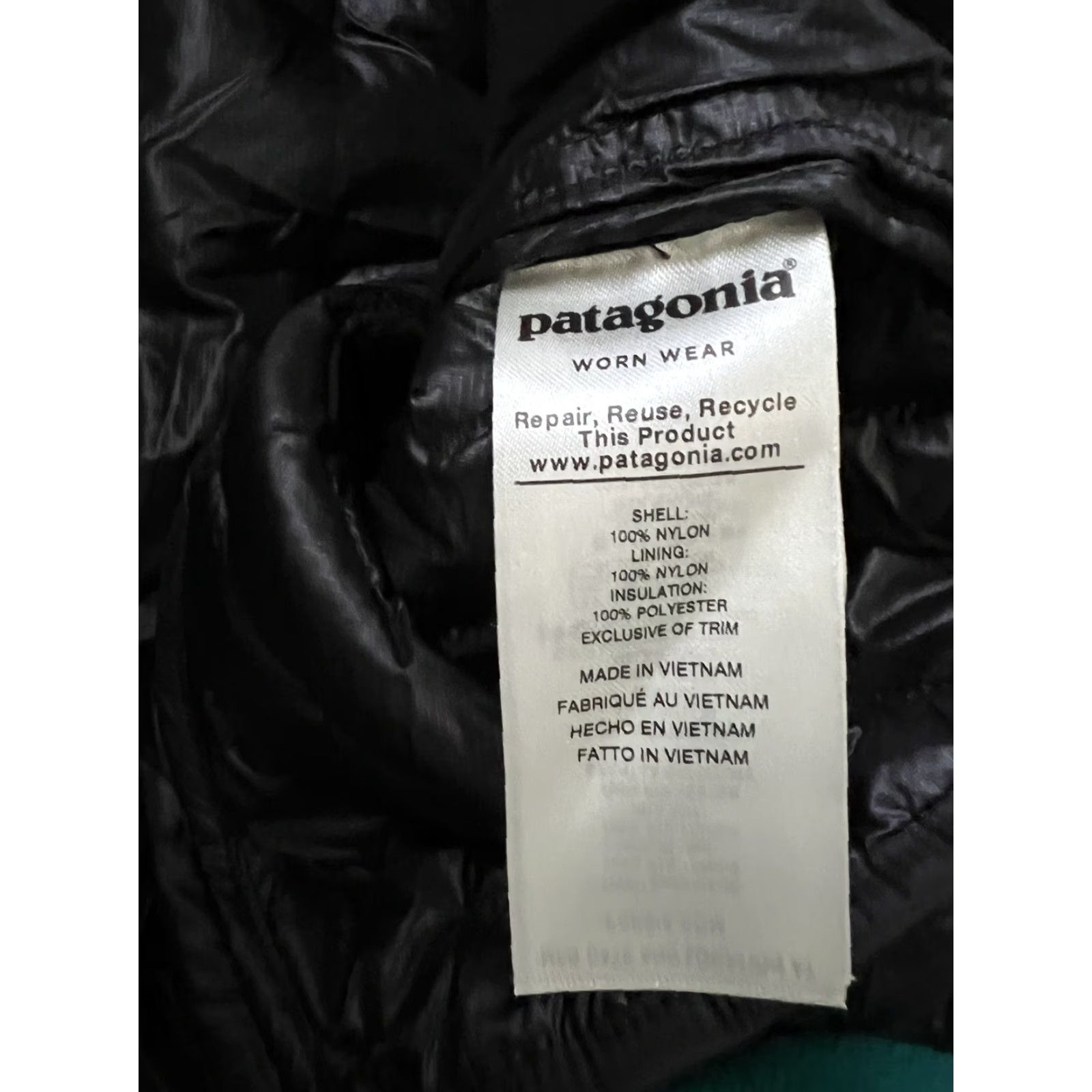 Patagonia VINTAGE? Wait, it's Patagonia Nano Puff Vest - Women's Large 84090 Black Logo Quilted Nylon Outer Shell 21” armpit to armpit 27” length Size L / US 10 / IT 46 - 5 Thumbnail